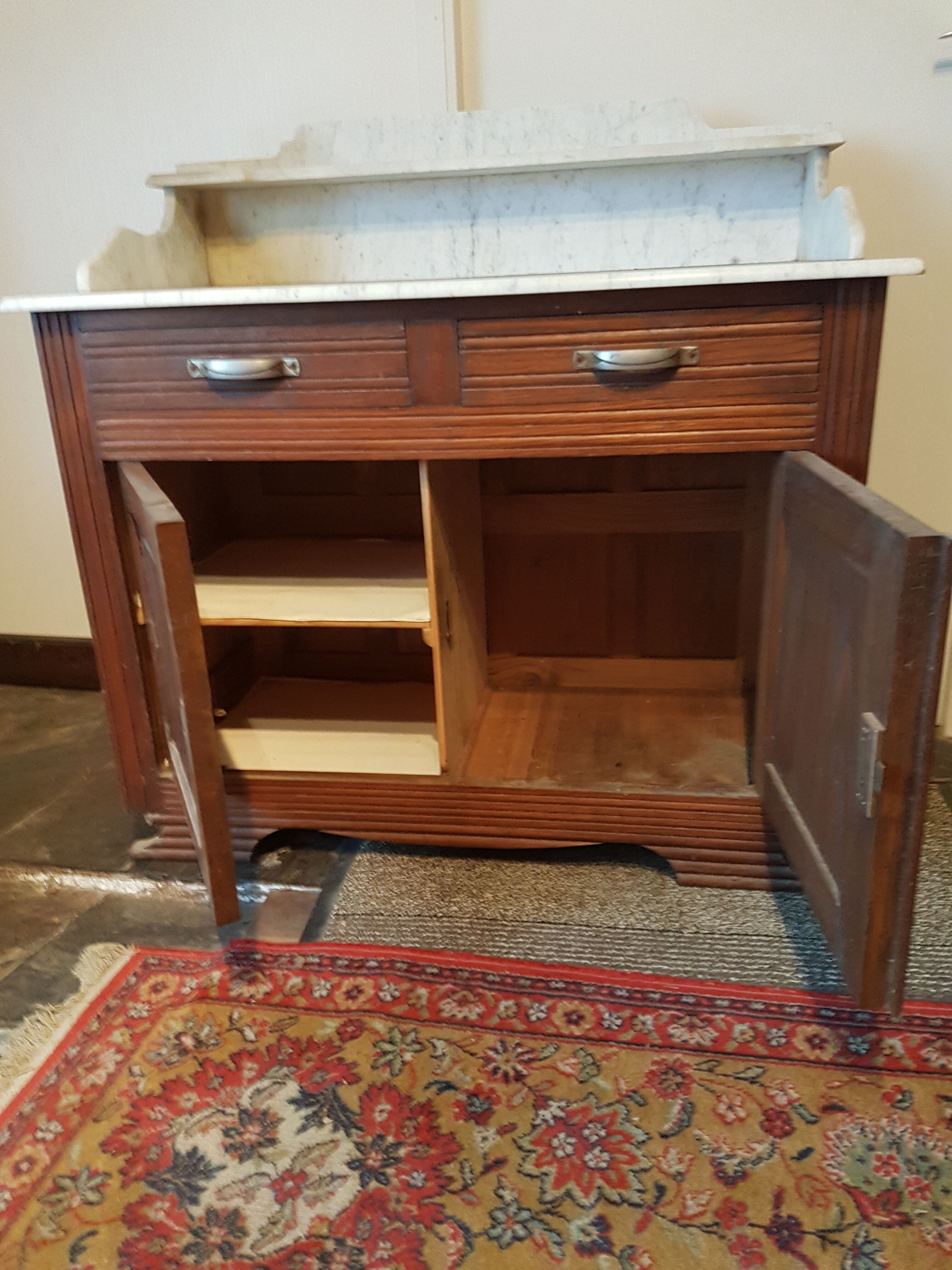 Toilet/dressing table