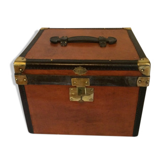 Hat box