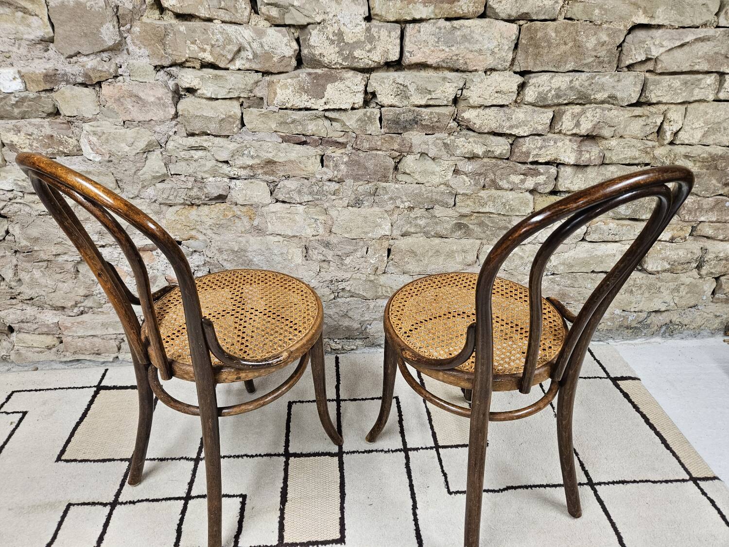 Pair of Thonet austria Nr 18 curved wood bistro chairs