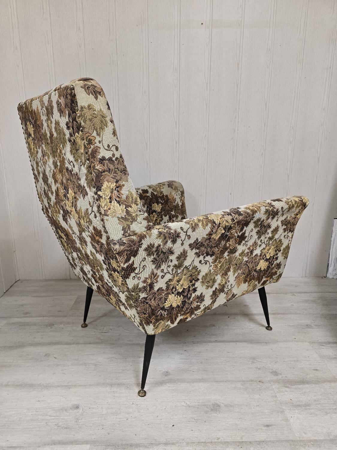 Pair of Mid-Century Design armchairs – jacquard upholstery with tapered legs
