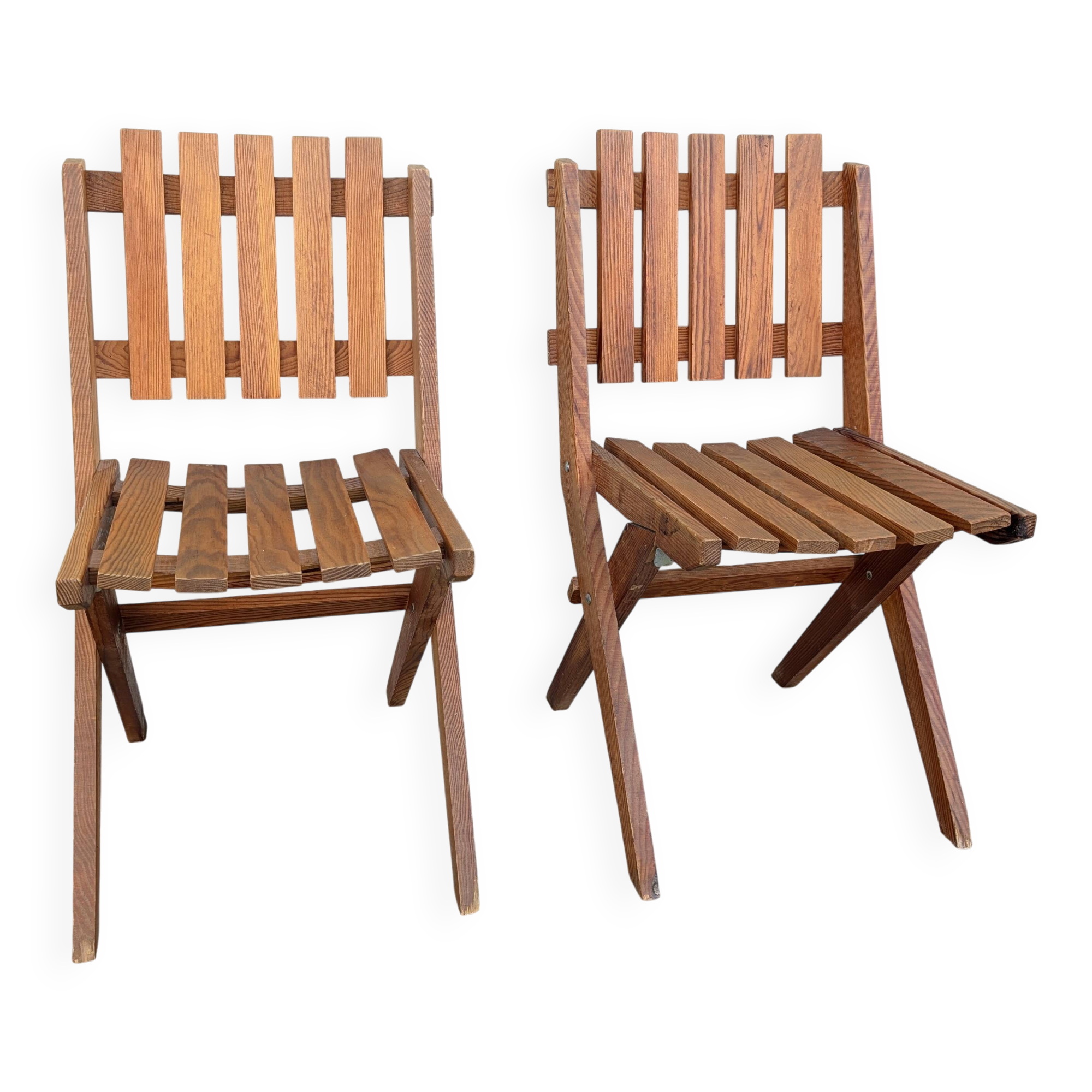 Pair of solid pine folding chairs - Editions DEJOU