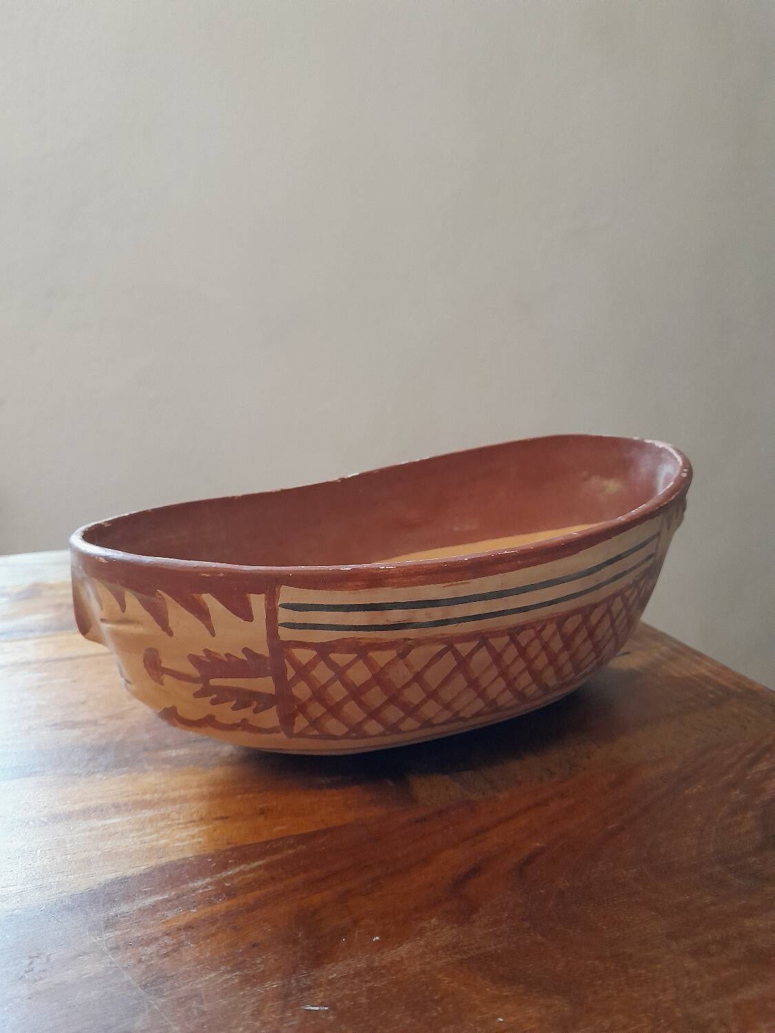 Bowl with a face in Chupicuaro pottery