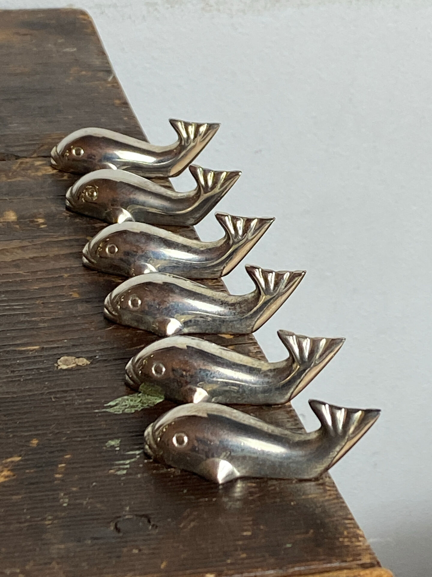 Whale-shaped stainless steel knife holder