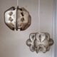Paire de suspensions vintage en bois et pailles de rotin.