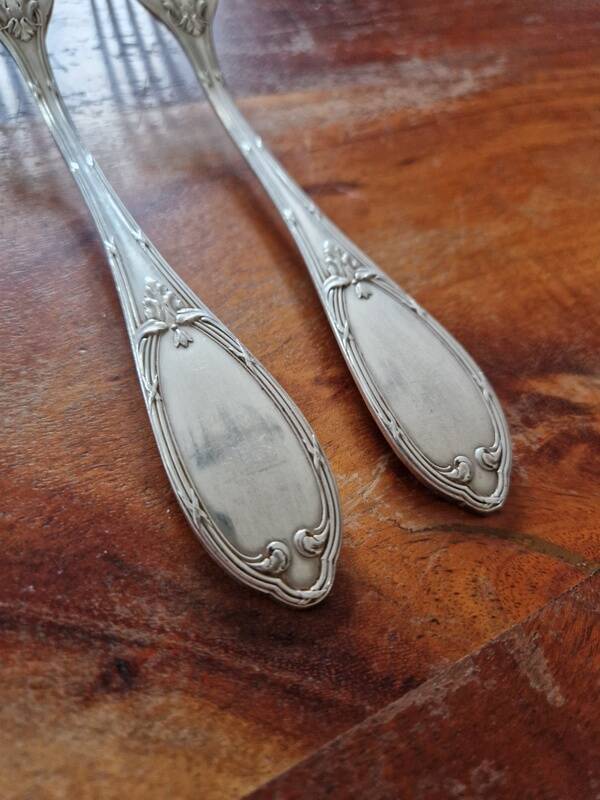 Orbrille - 2 table forks in the crossed ribbons model - in silver-plated metal