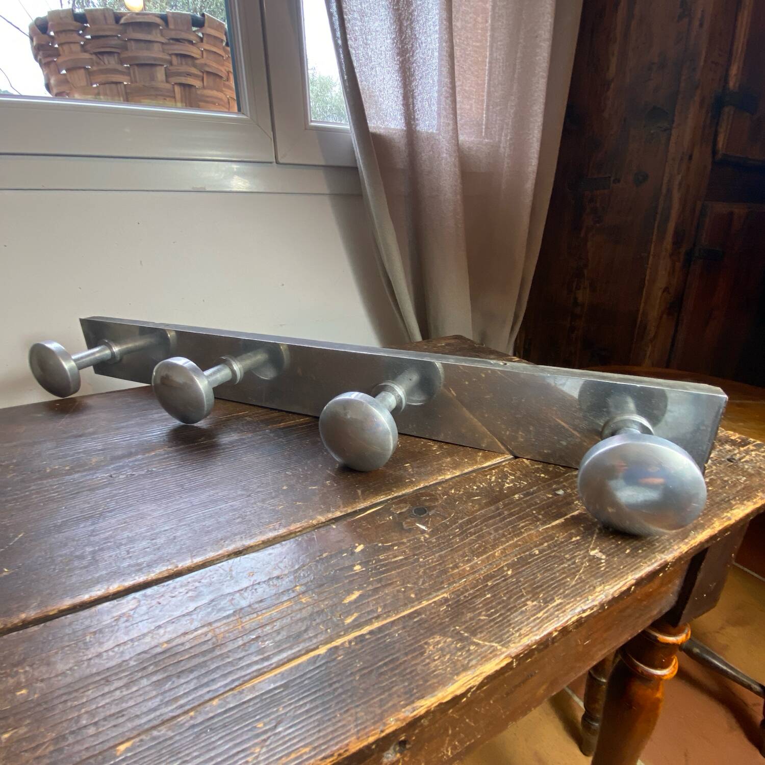 Patère en bois et aluminium