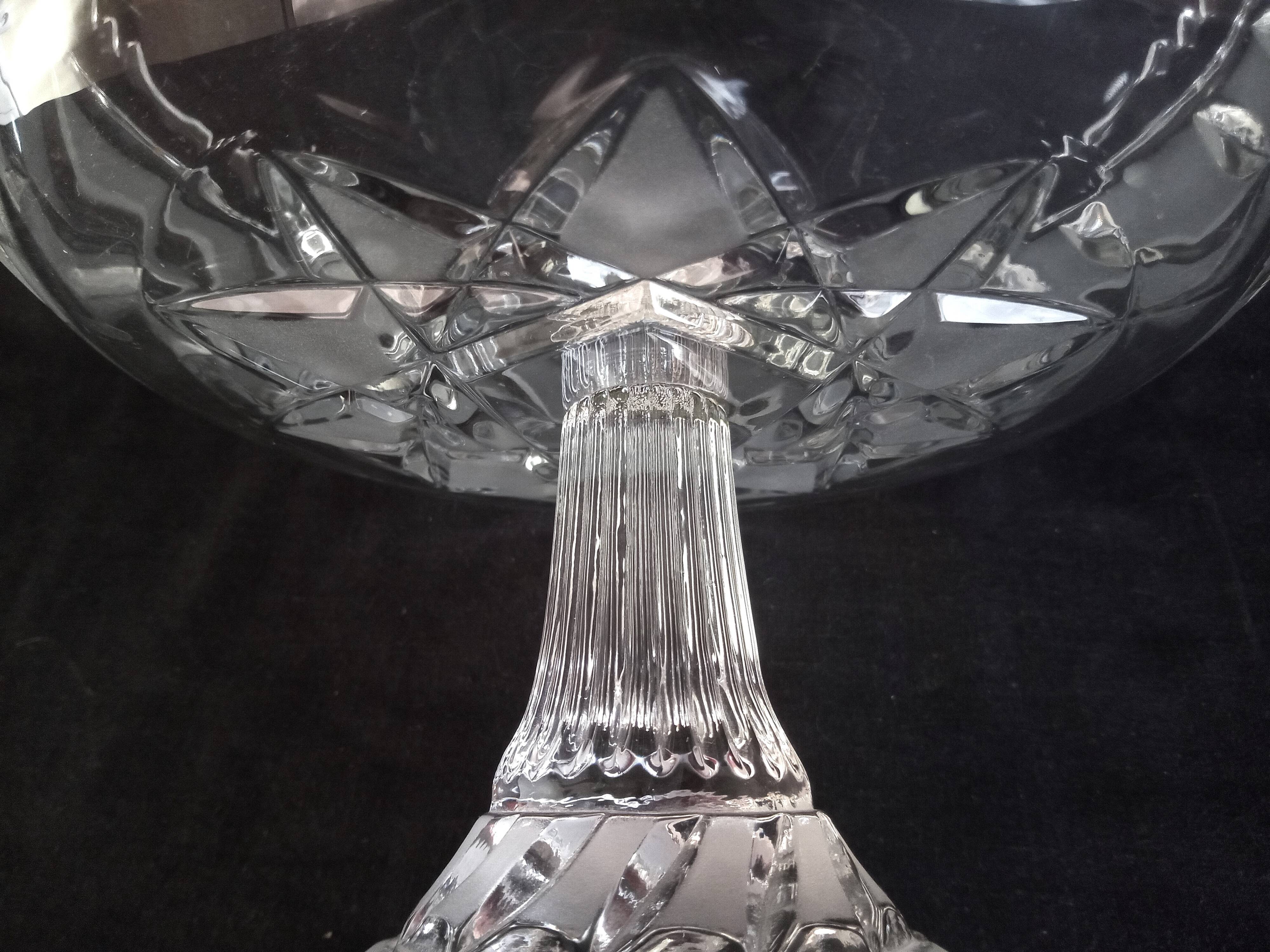 Centerpiece (or fruit bowl) on a cut crystal stand