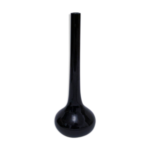 vase noir signé