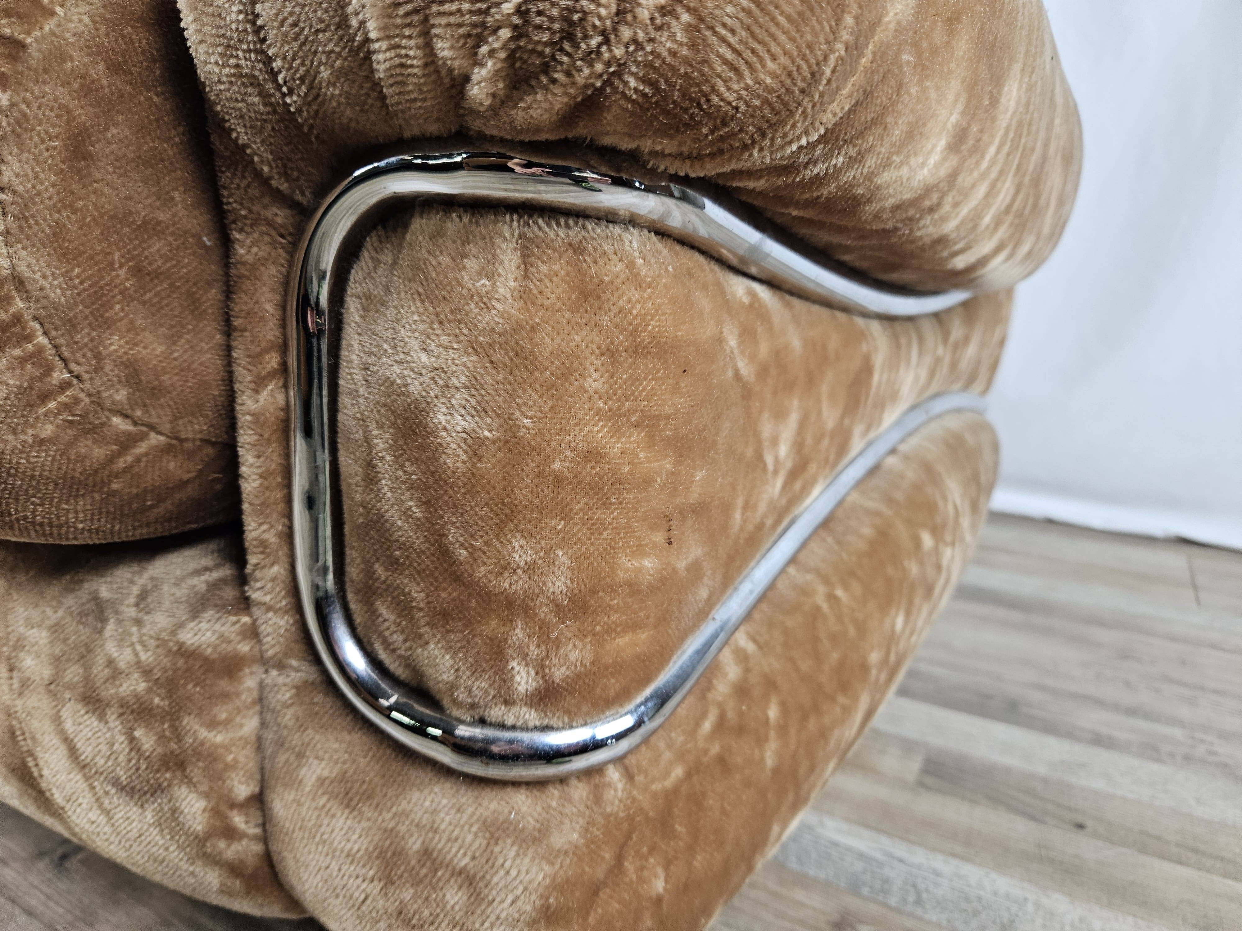Fauteuil années 70 en tissu et acier
