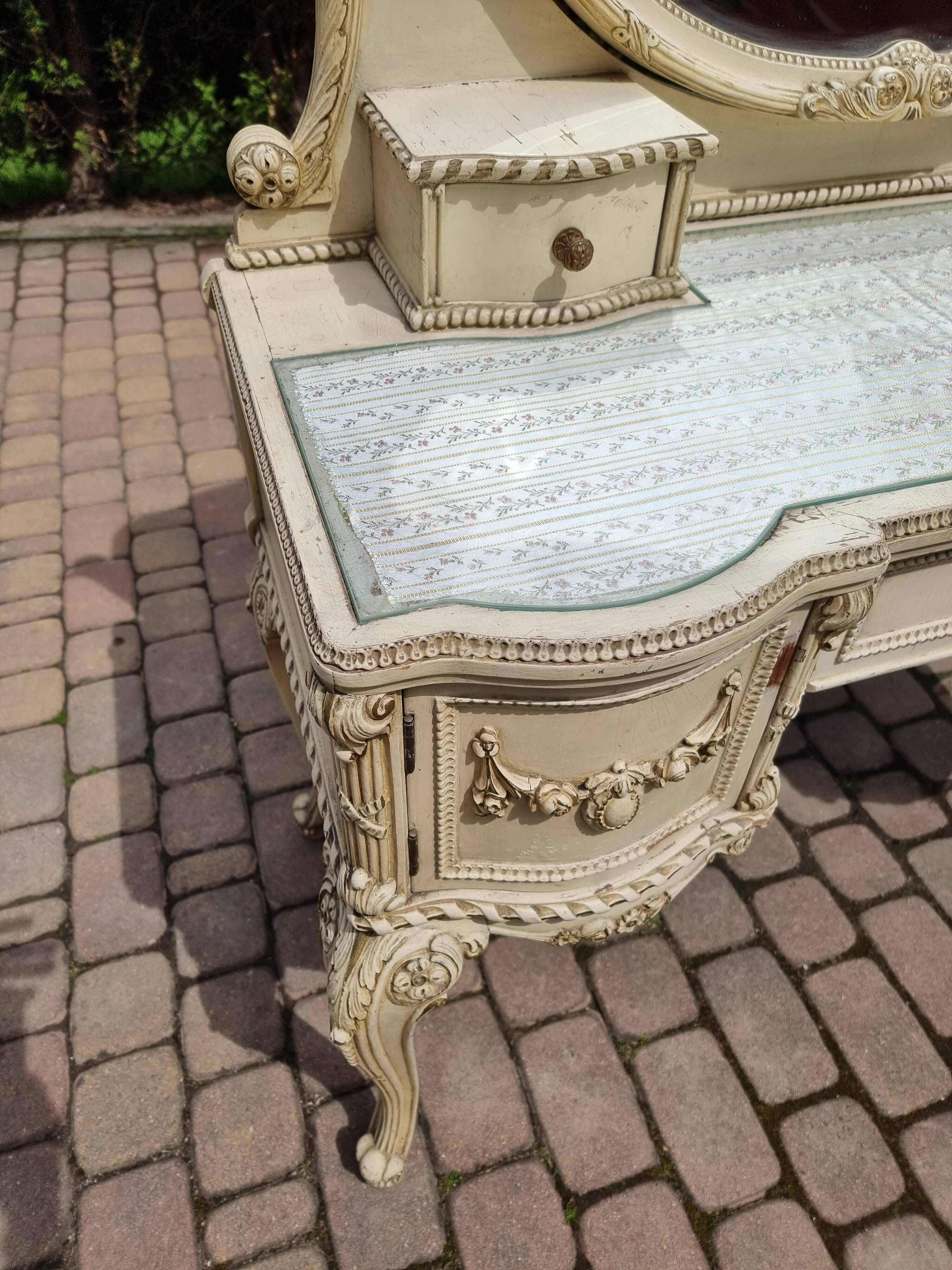 Antique dressing table with chair, 1920