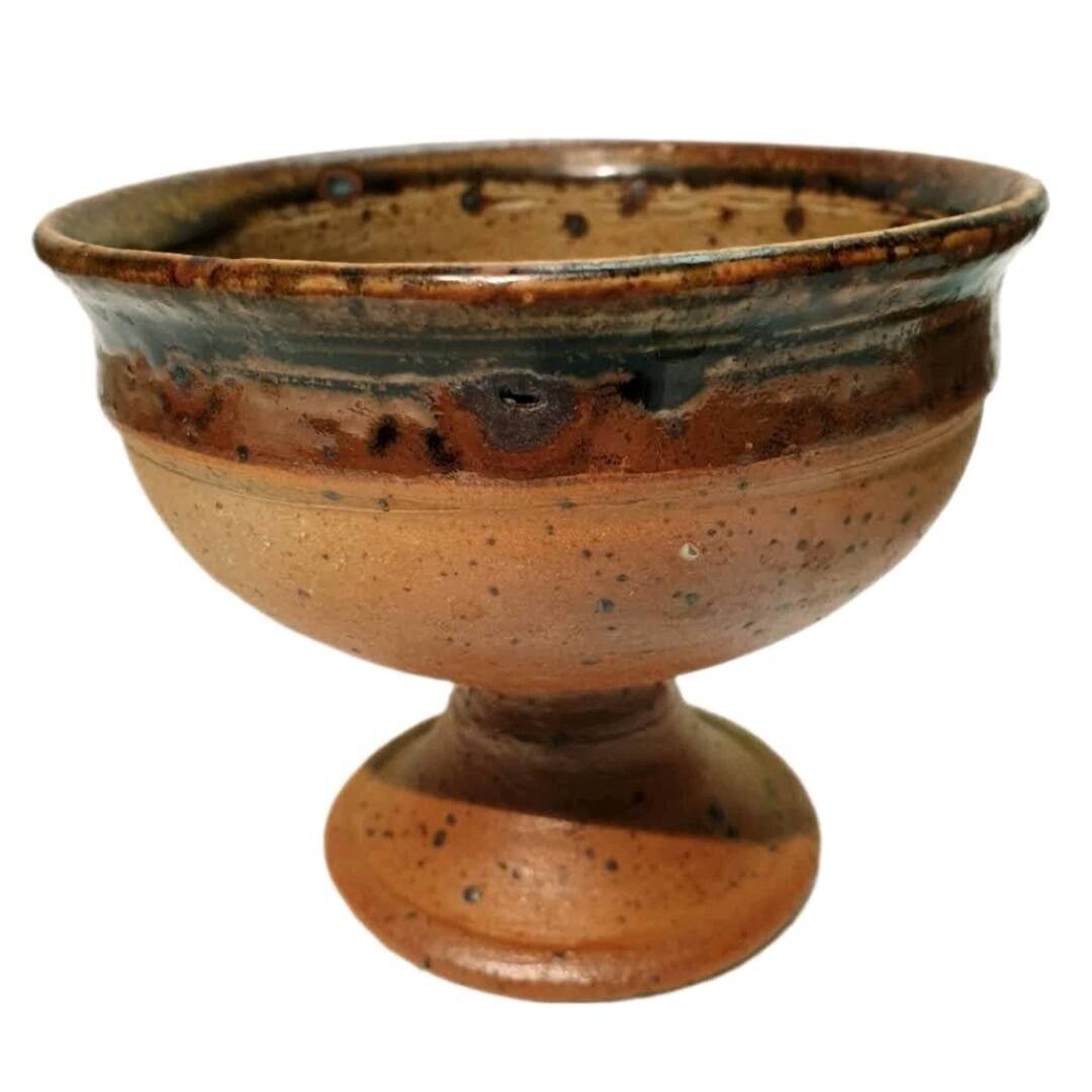 2 glazed stoneware bowls