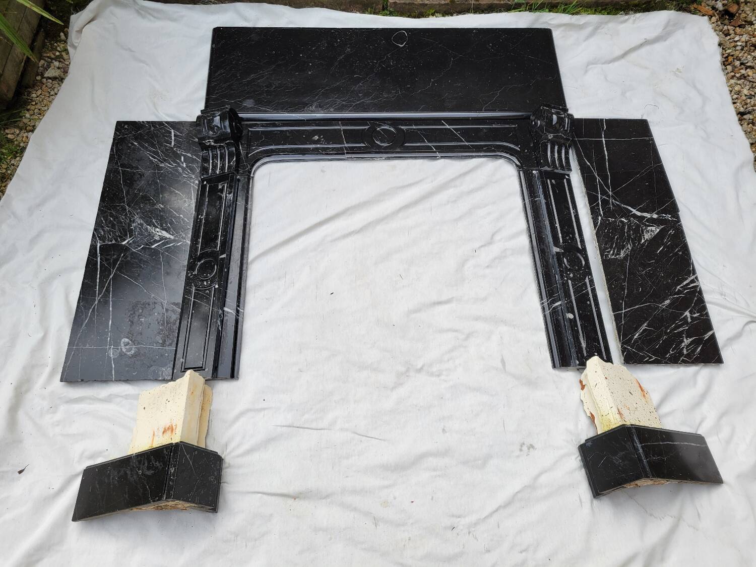 Pompadour fireplace with black marble modillions