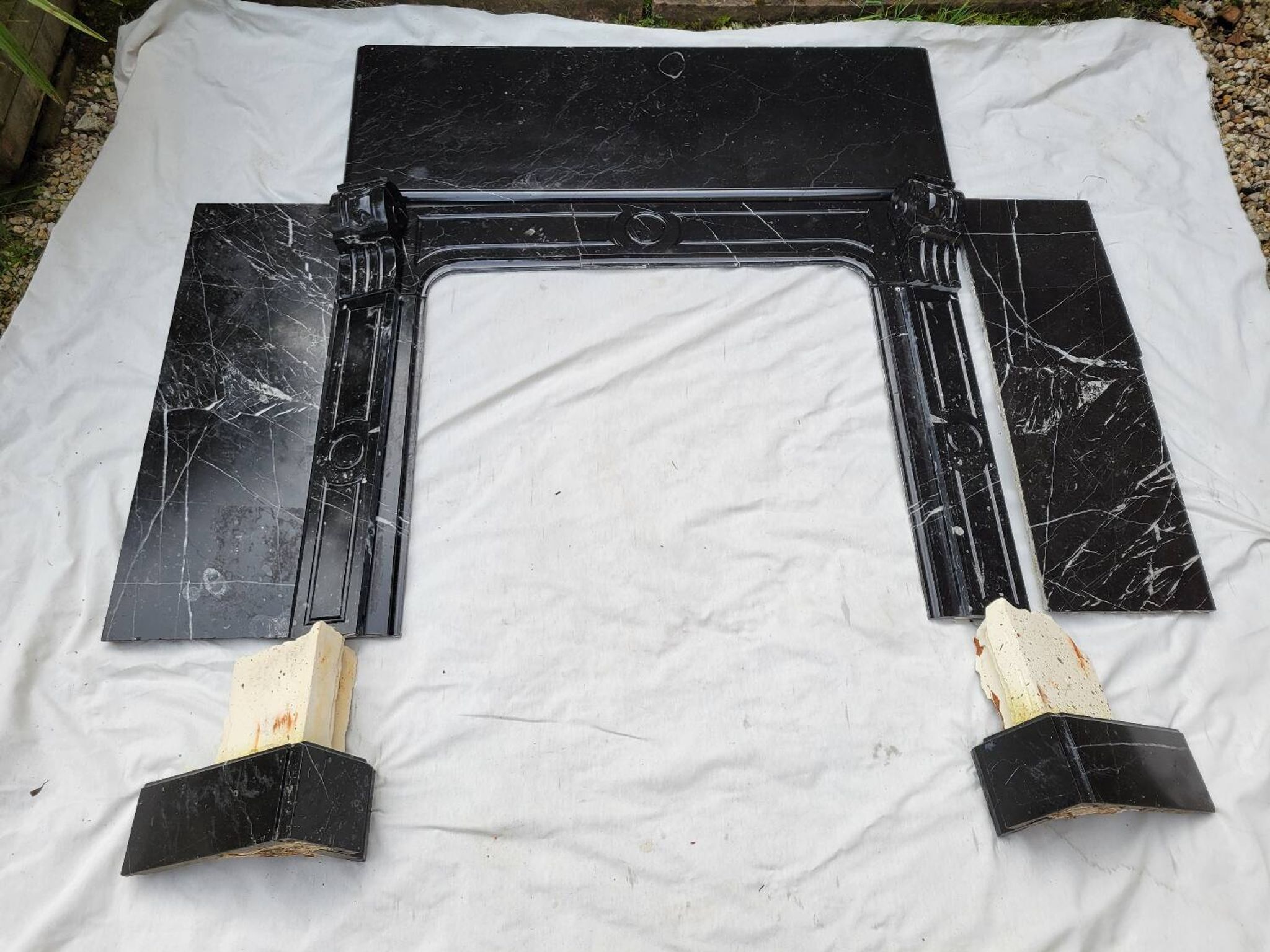 Pompadour fireplace with black marble modillions