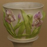 Pot cover with earthenware column