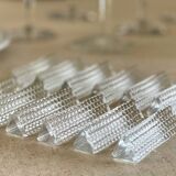 12 portes couteaux en verre.