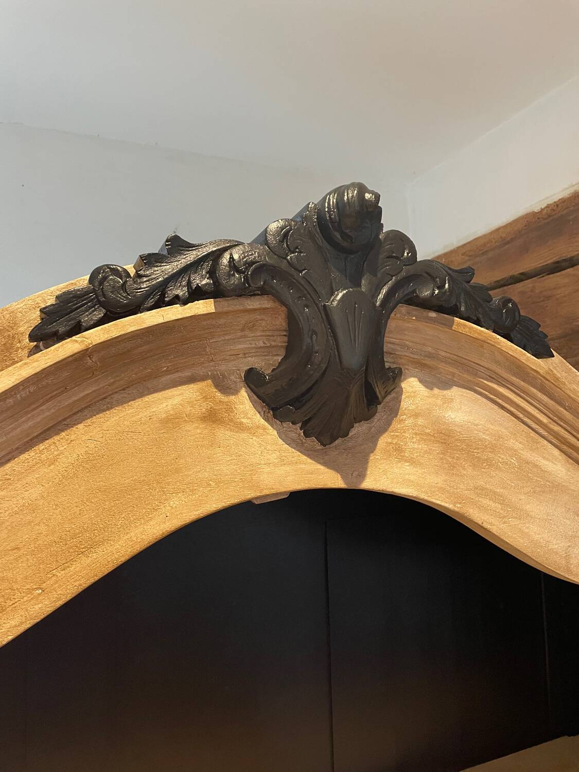 Wall-mounted dresser