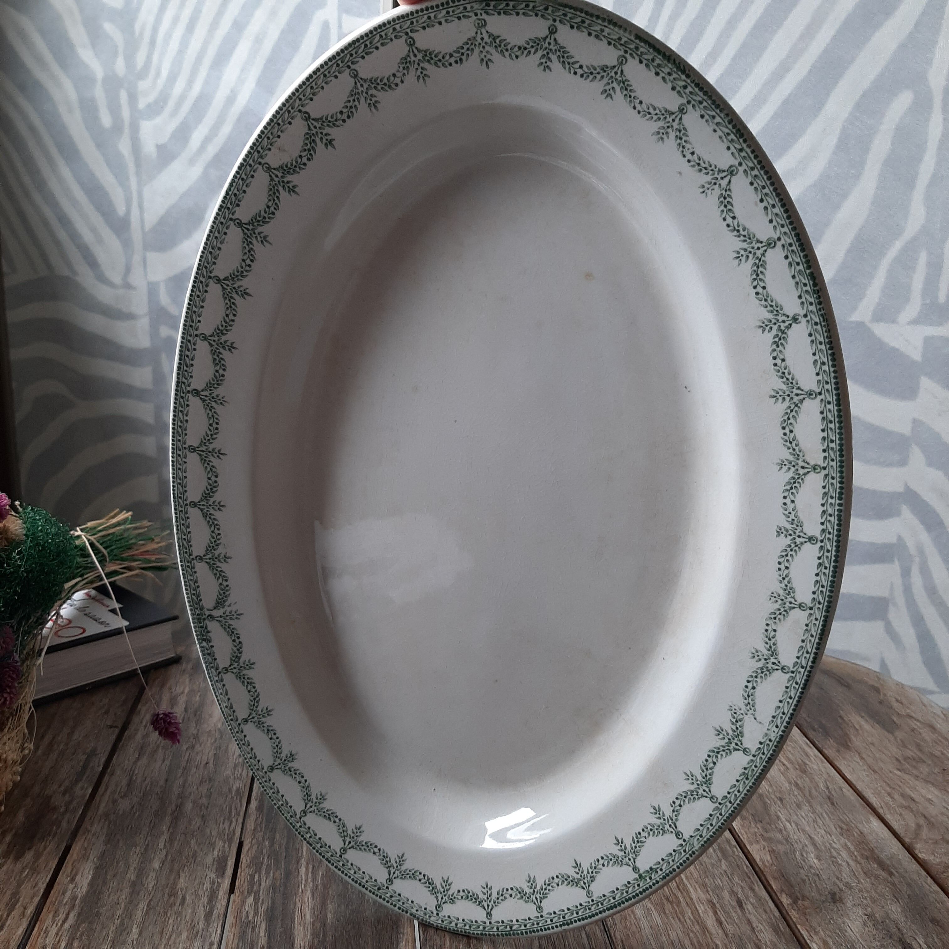 Oval dish frieze laurels model ney