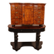 Cabinet allemand en noyer, XVIIIème siècle