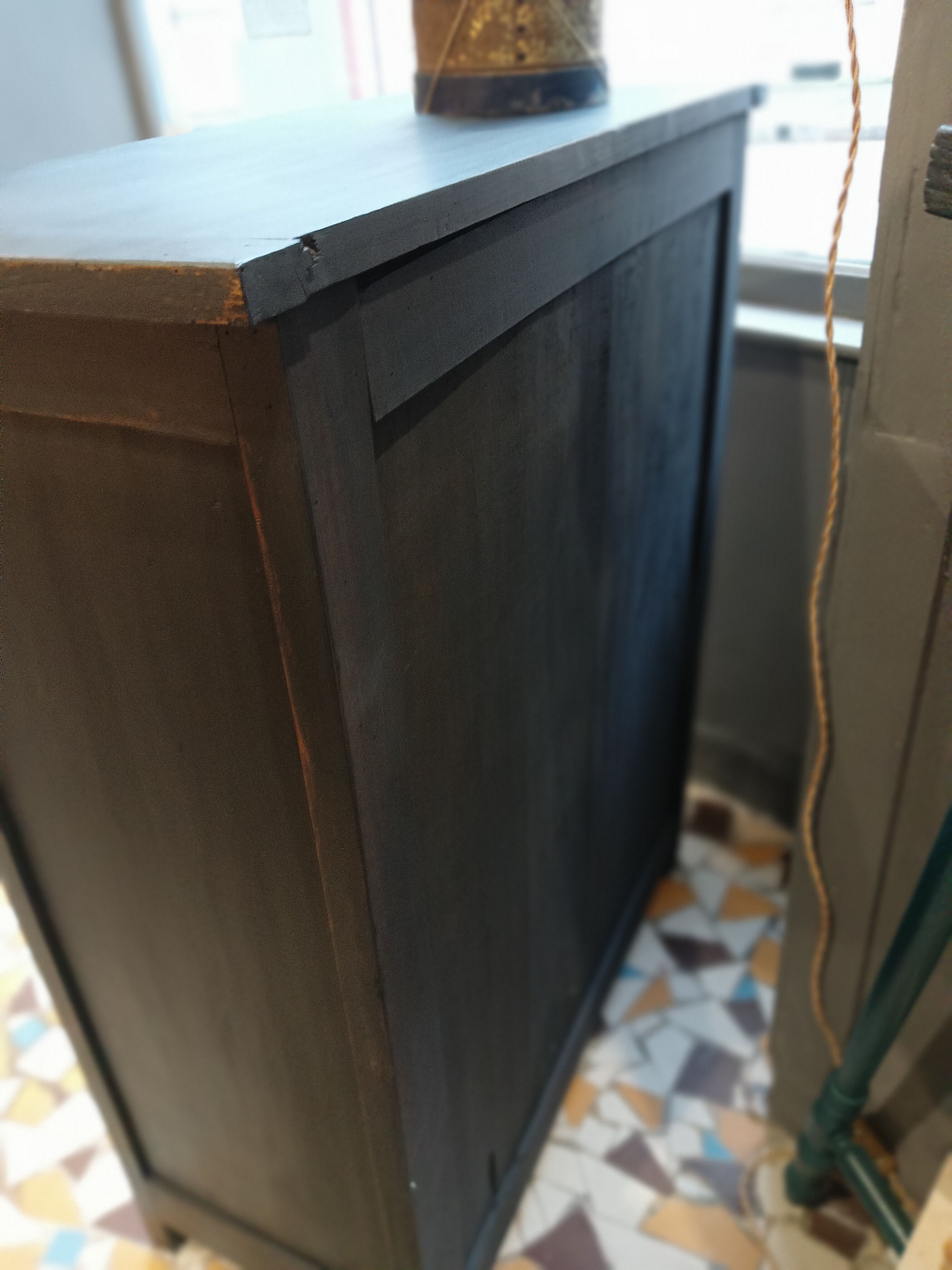 Parisian buffet revisited in black