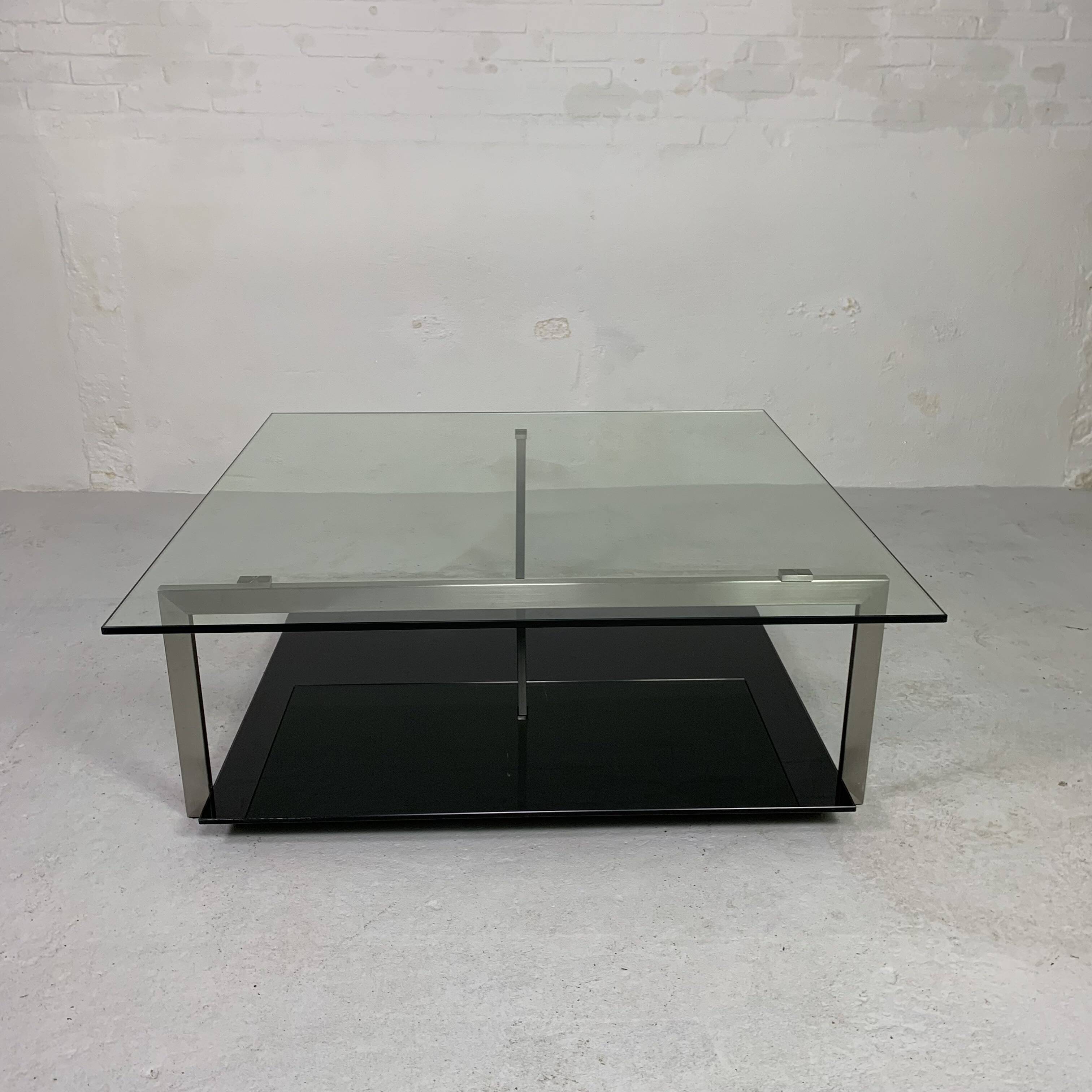 Glass coffee table 110 x 110 cm in the style of Rolf Benz and Metaform