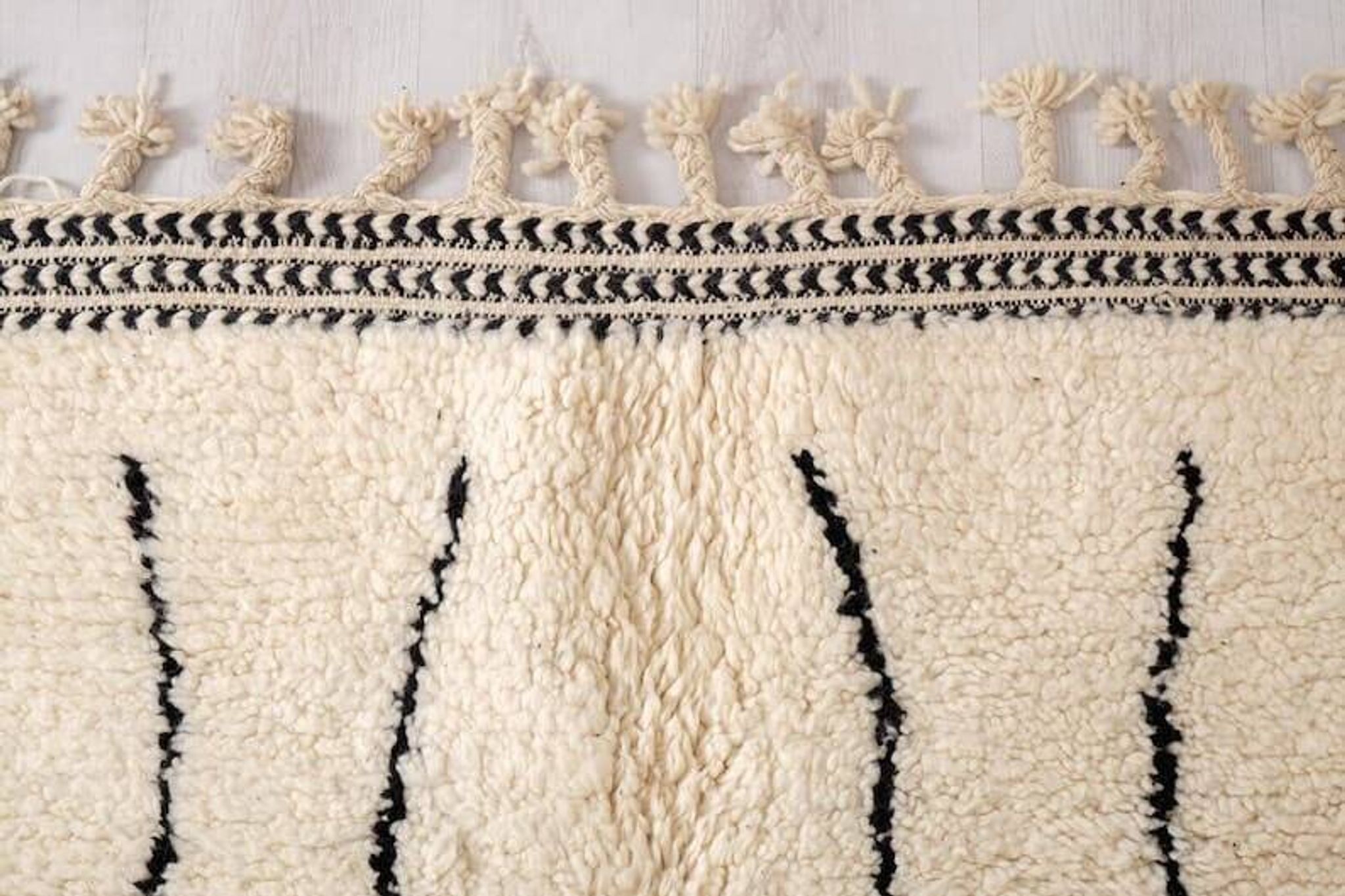 Handmade Berber rug, traditional craftsmanship, size 150 x 250 cm