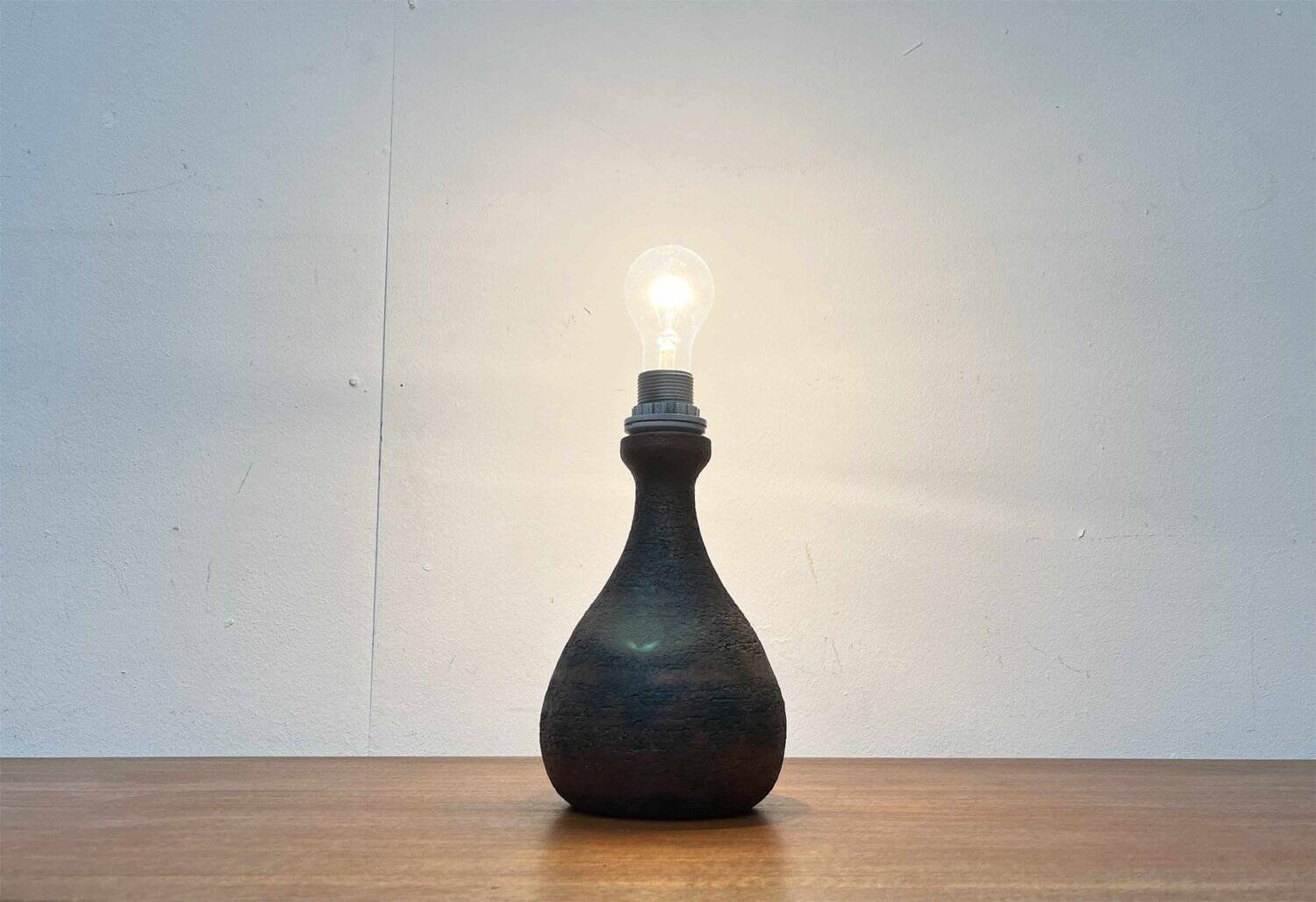 Brutalist mid-century pottery table lamp by Gerhard Liebenthron, 1960s.