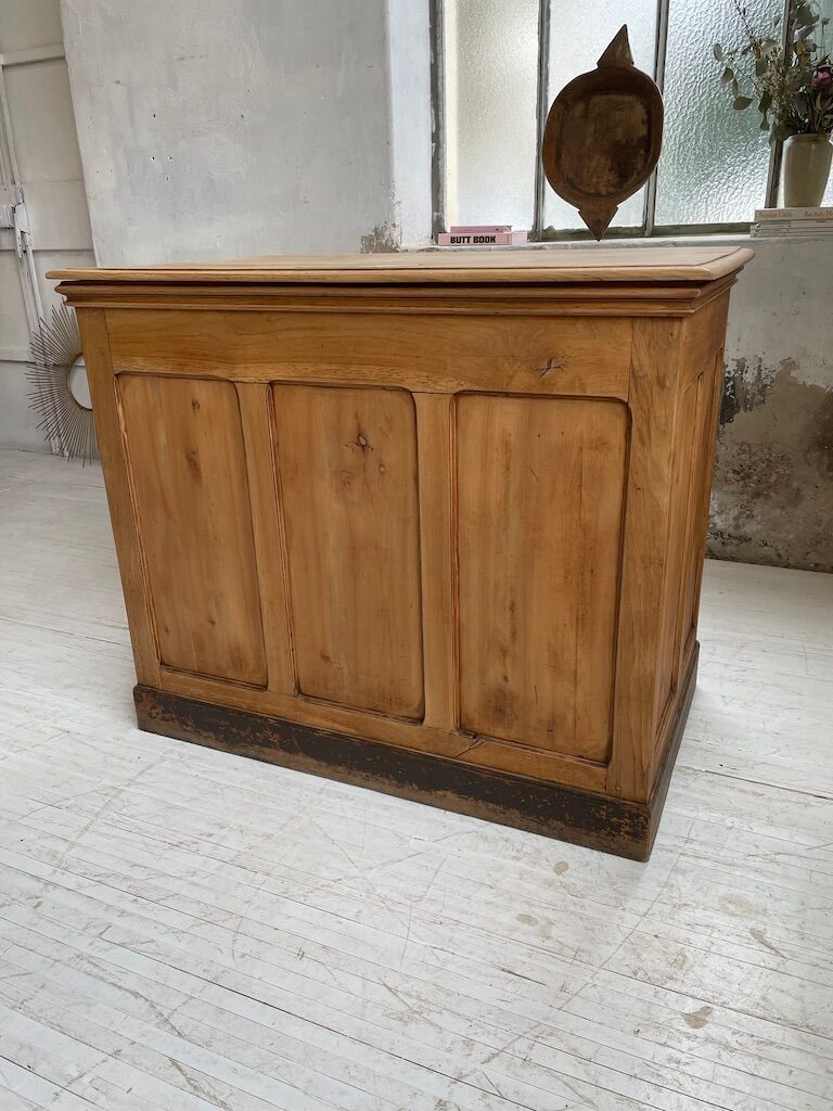 Early 20th century oak trade counter