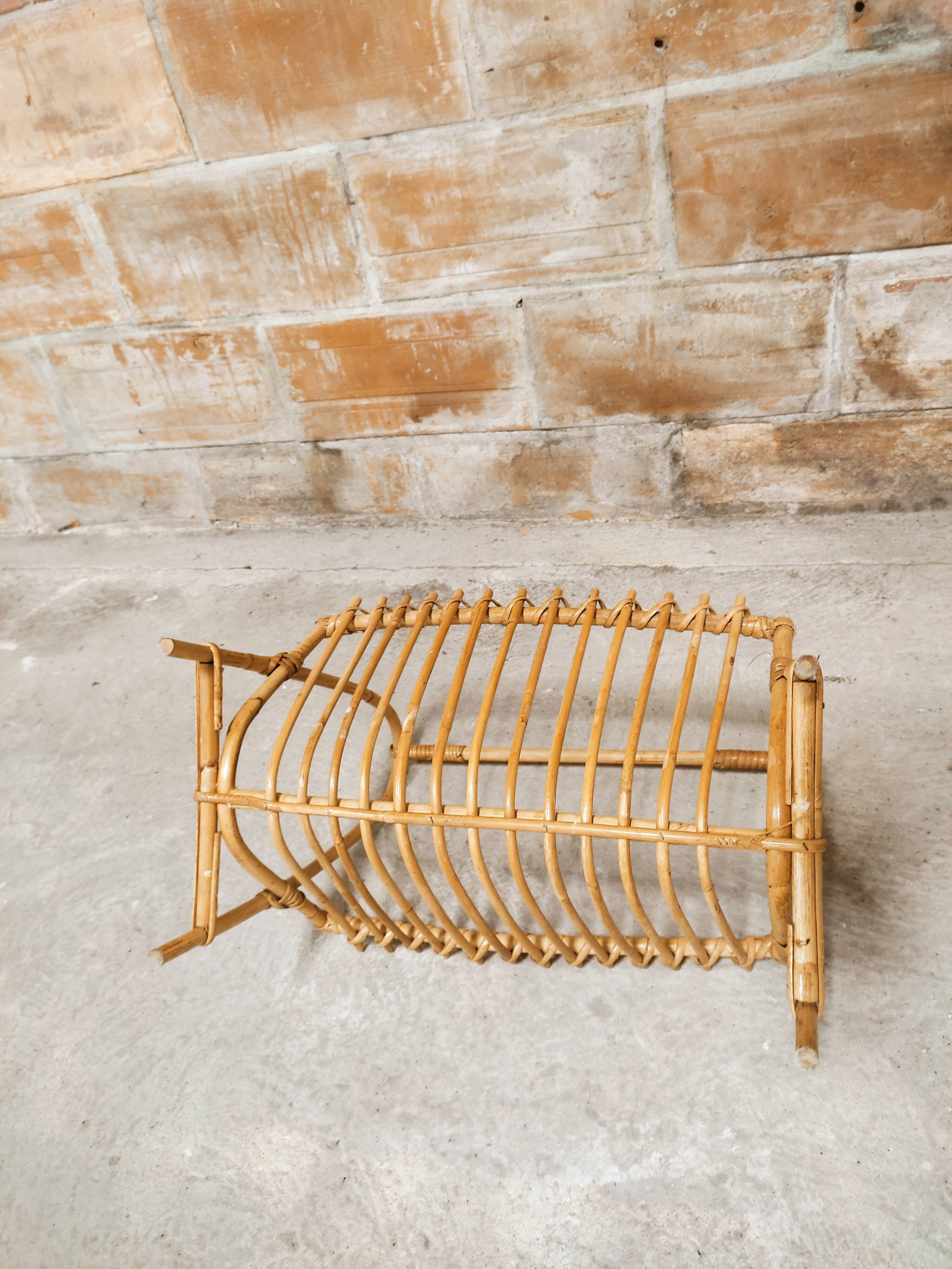 Porte revue années 60 en rotin