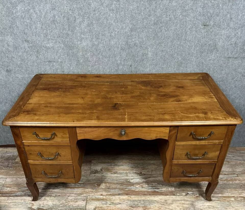 Louis XV period center desk in solid cherry wood circa 1750 Opening in