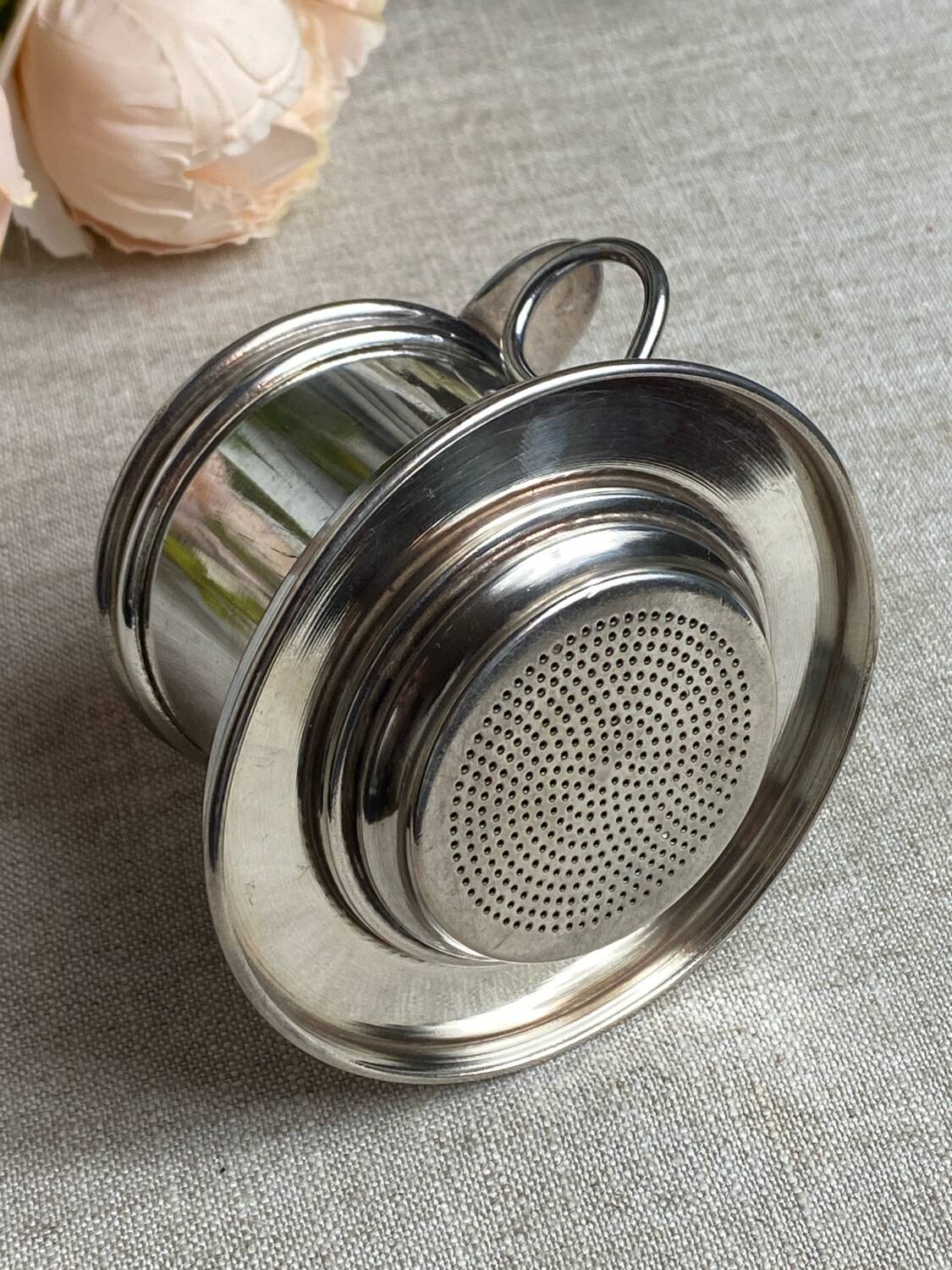 Tea pot, in silver metal