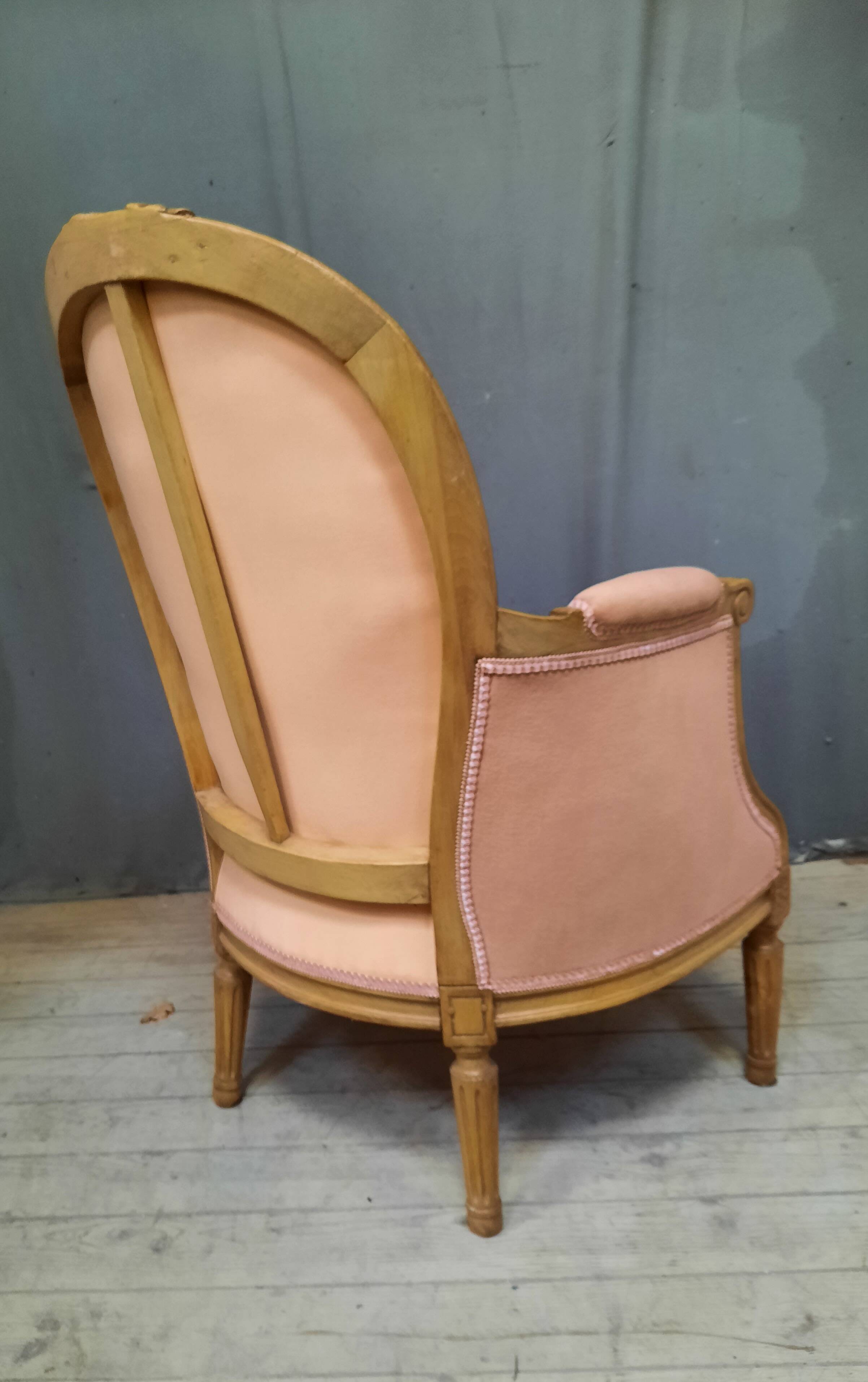 Bergete Louis XVI style