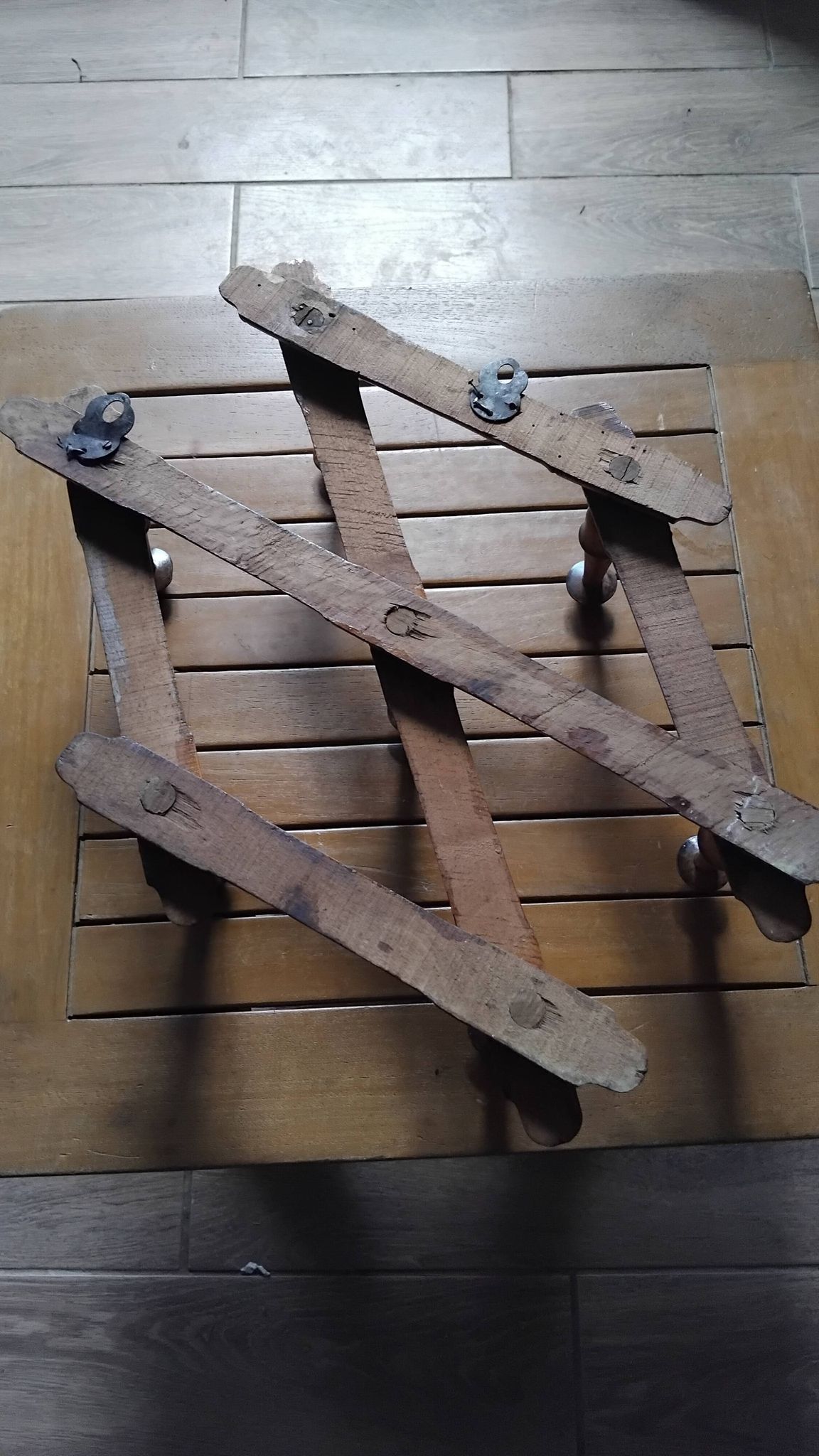 Accordion coat rack in bamboo