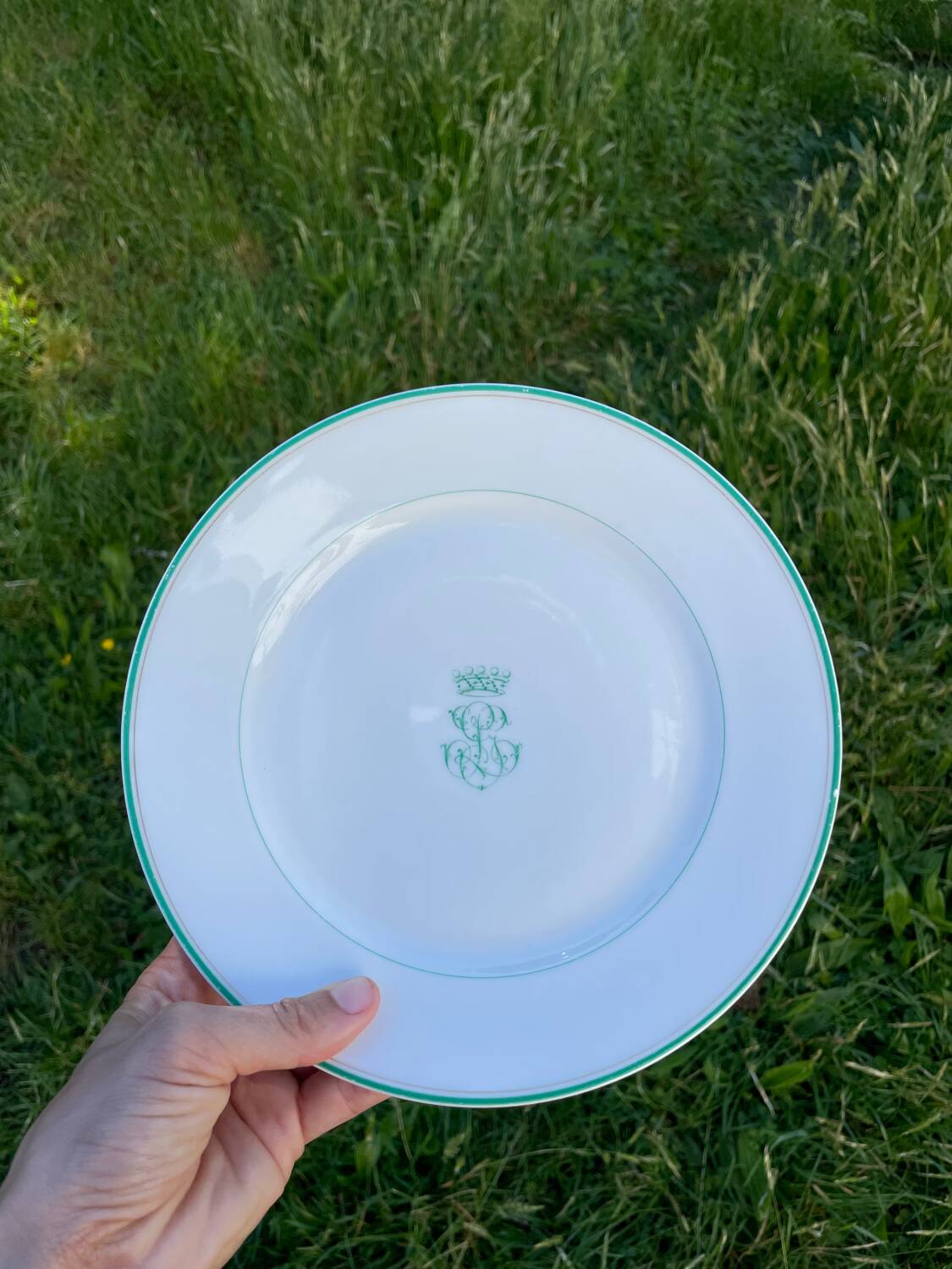 4 monogrammed dessert plates