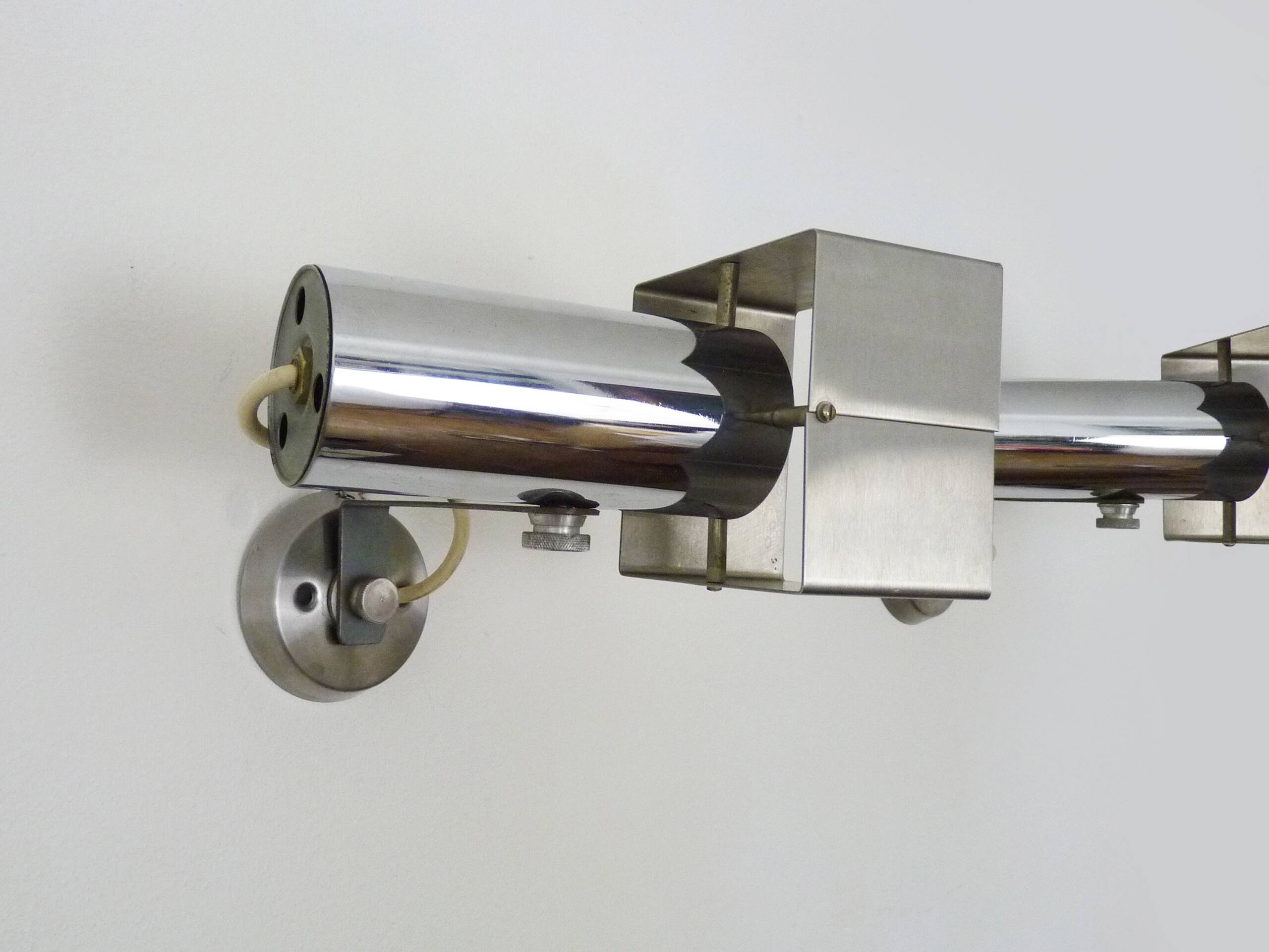 Pair of Space Age wall lights, adjustable, chrome-plated metal, aluminium, 60