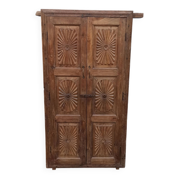 Ancienne armoire encastrée en bois
