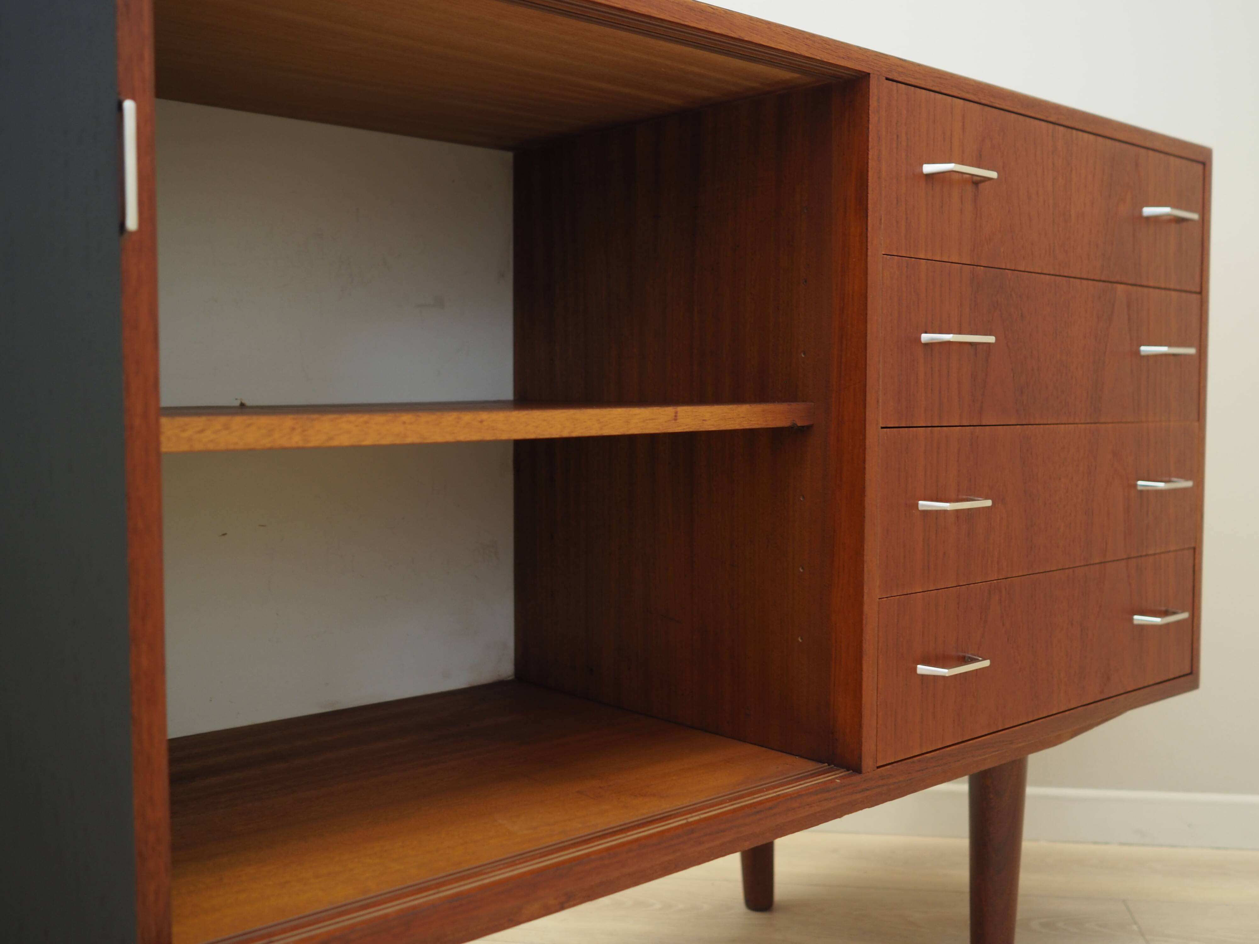 Commode en teck, design danois, années 1960, production : Danemark