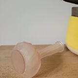 Petit vase en verre rose