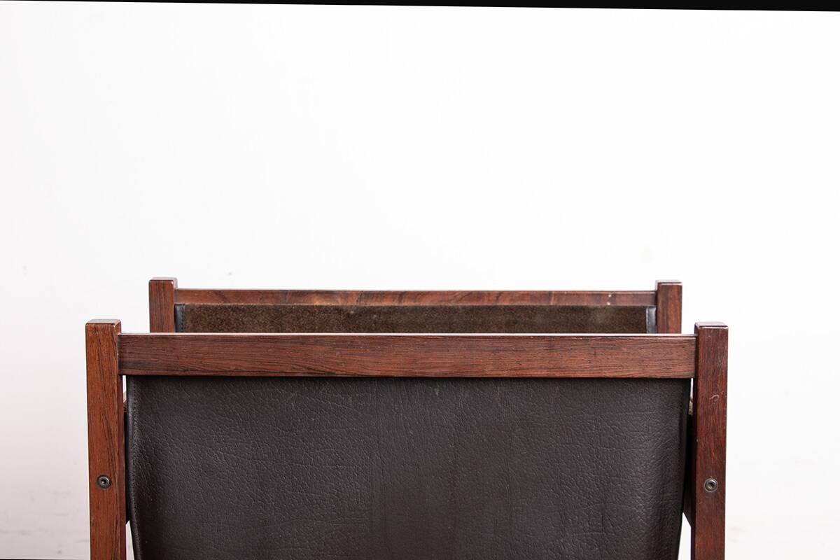Danish magazine rack in rosewood and leather, 1960.