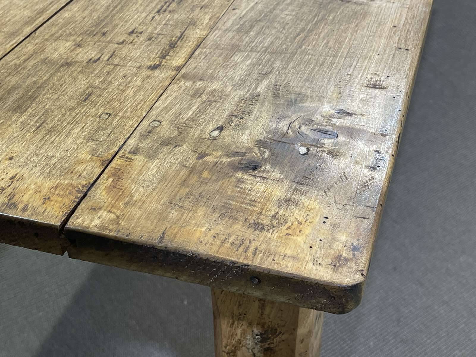 Farm table in poplar from the early 20th century.