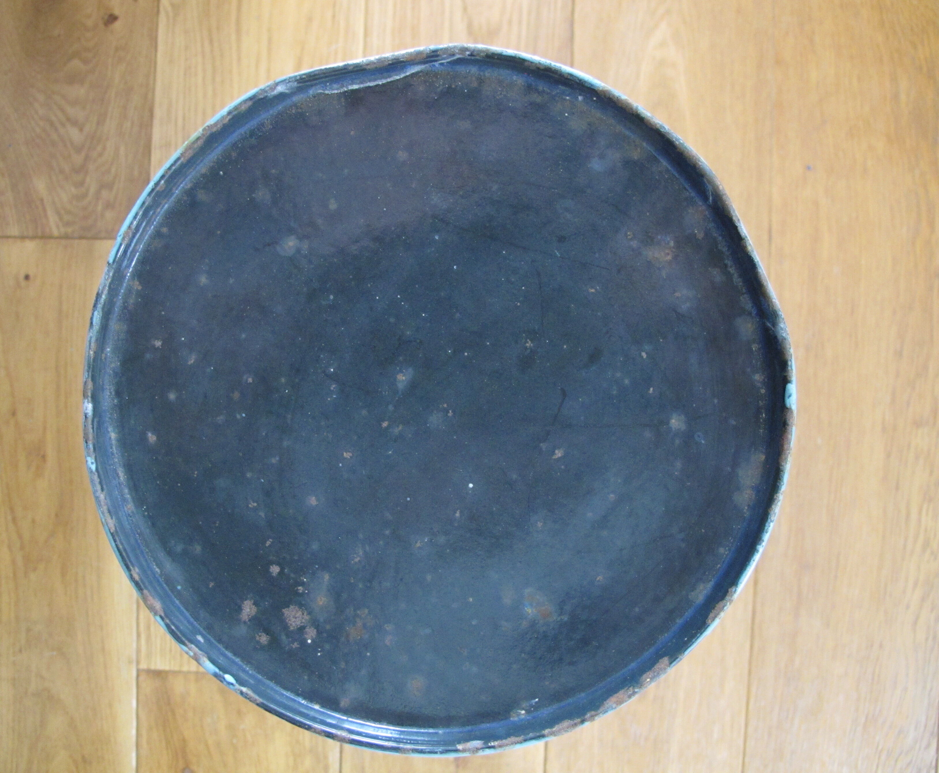 Grand broc in metal emaillé