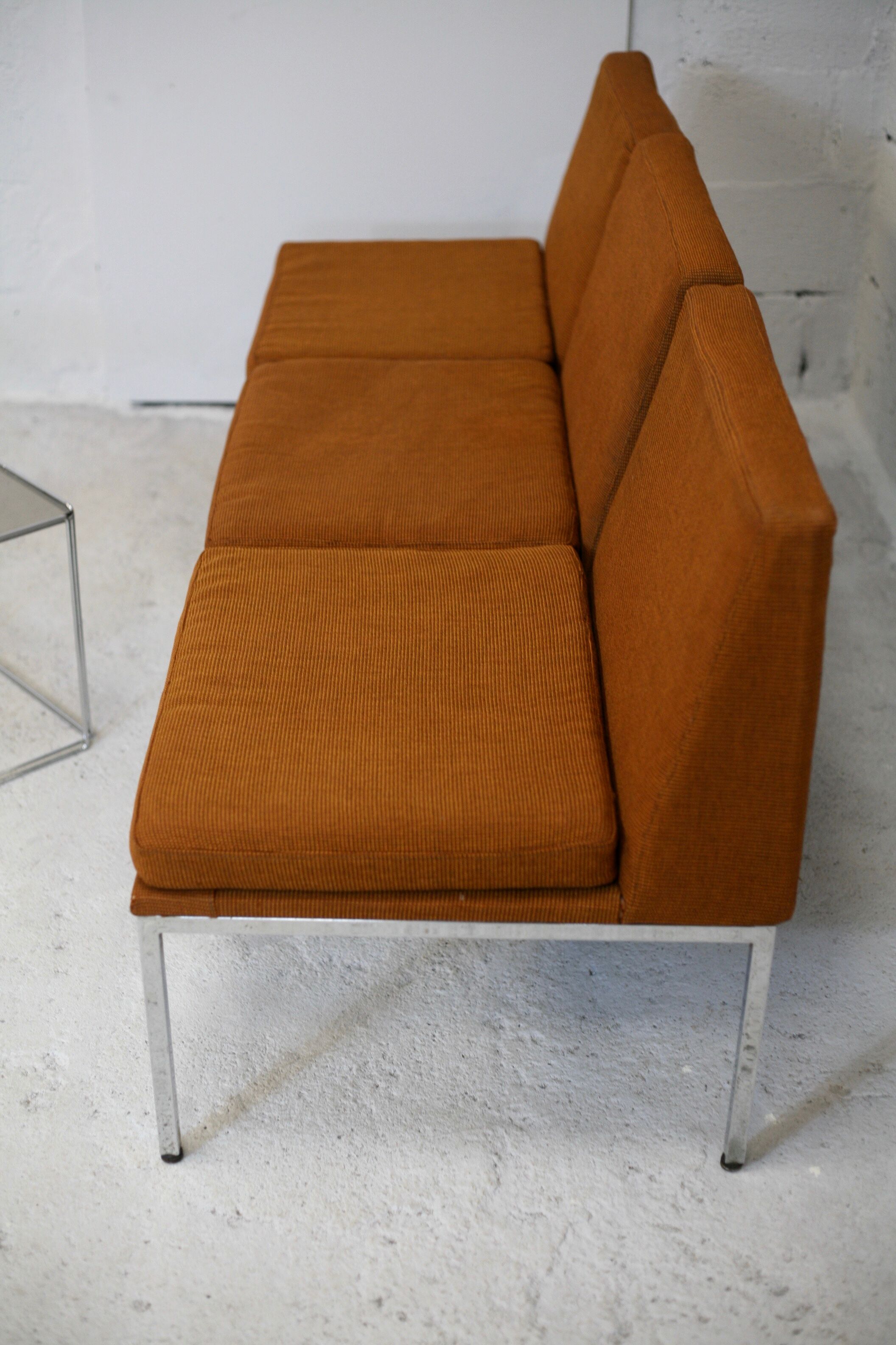 Ensemble de 10 chauffeuses de Louis Baillon, édition Planforms formant canapé modulable, circa 1950