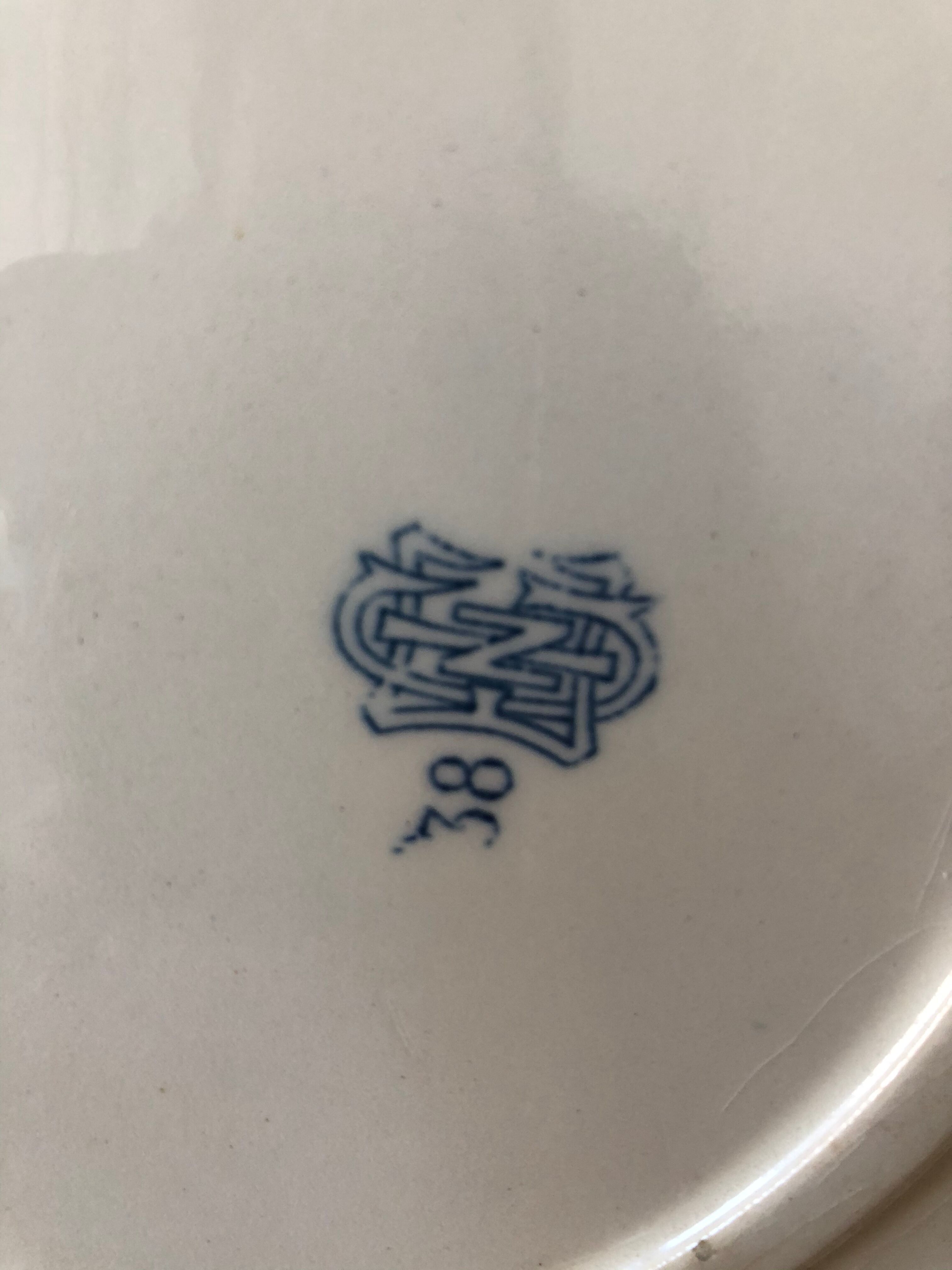 Plat en porcelaine de Gien