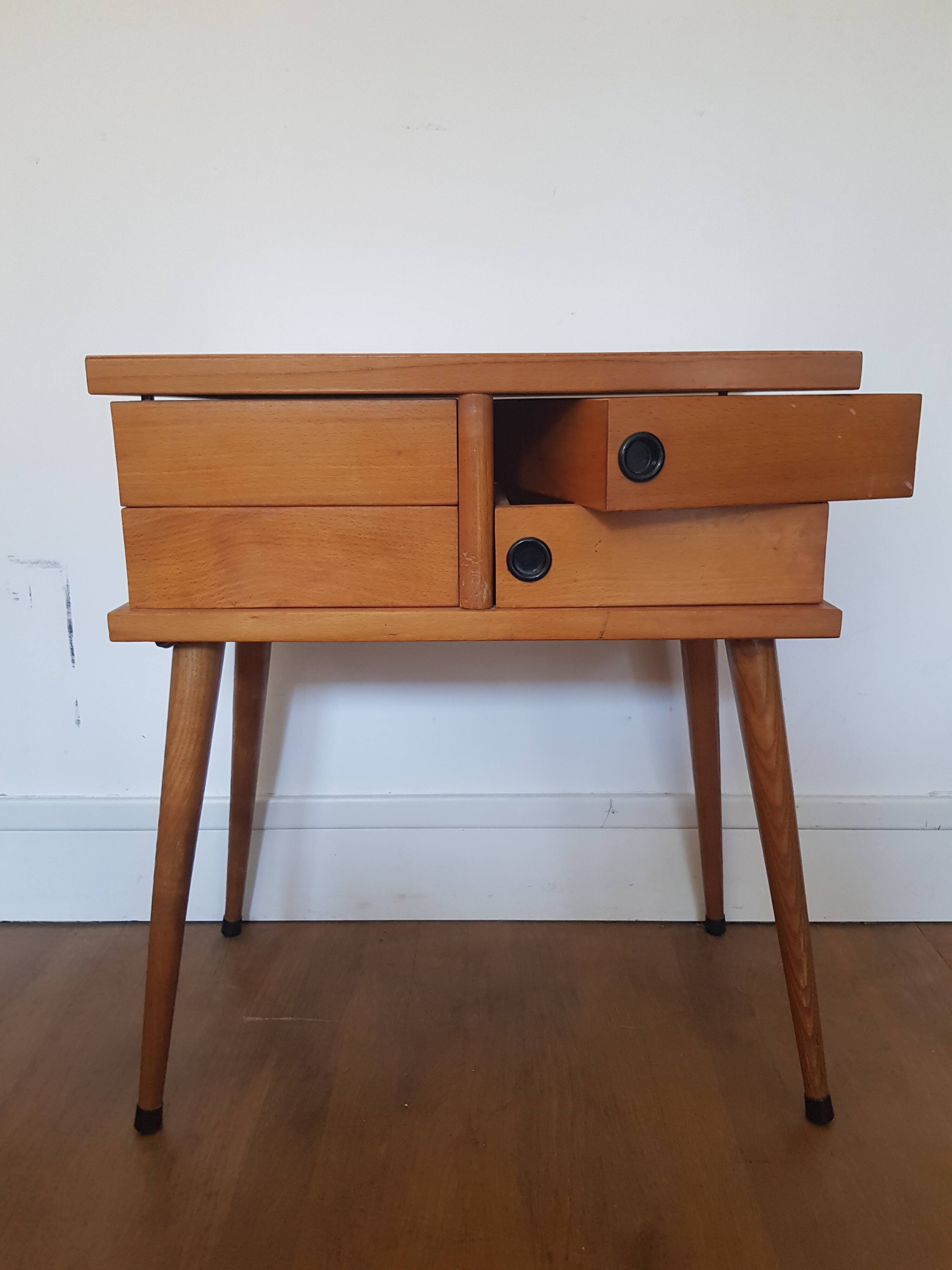 Table de chevet scandinave