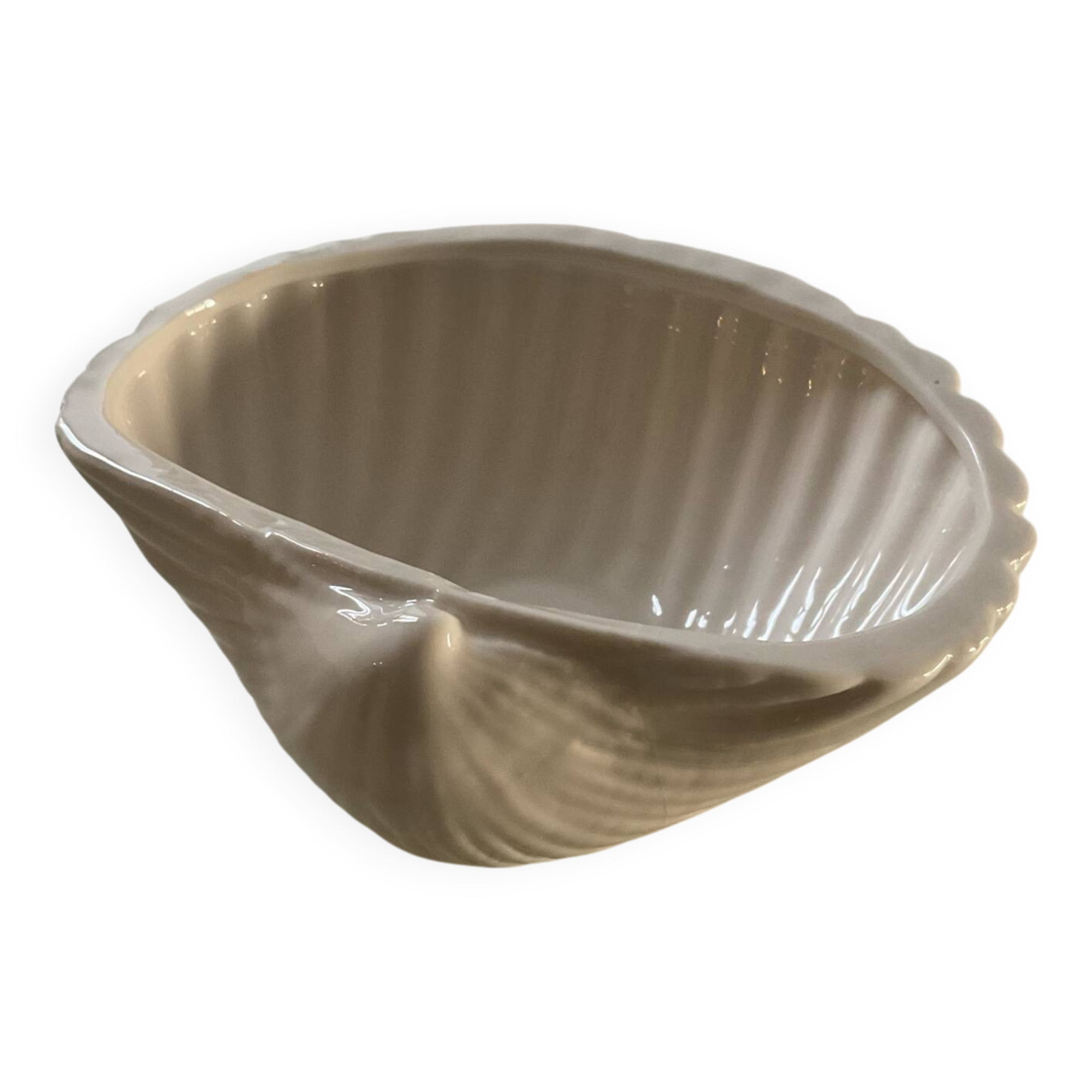 Vintage porcelain shell emptier