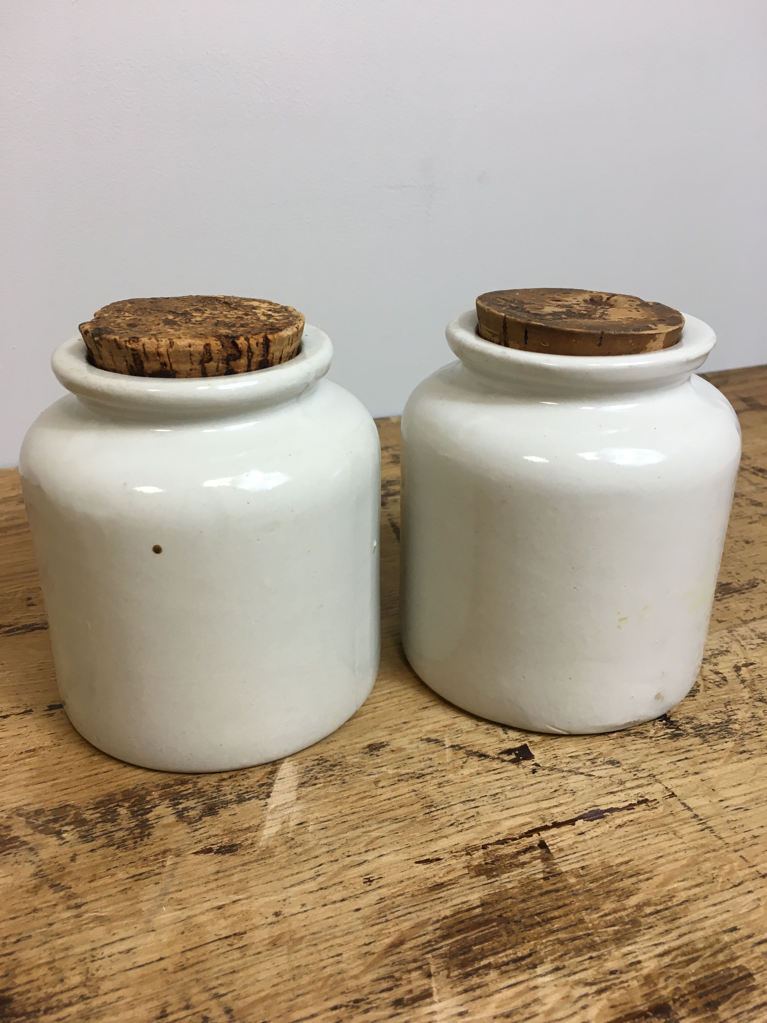 Set of 2 mustard jars in white varnished stoneware