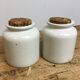 Lot de 2 pots à moutarde en grès vernis blanc