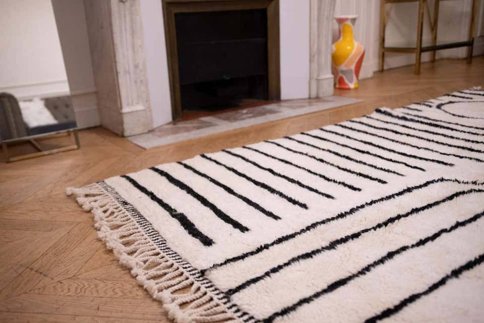 Large Moroccan wool rug 350cmx250cm