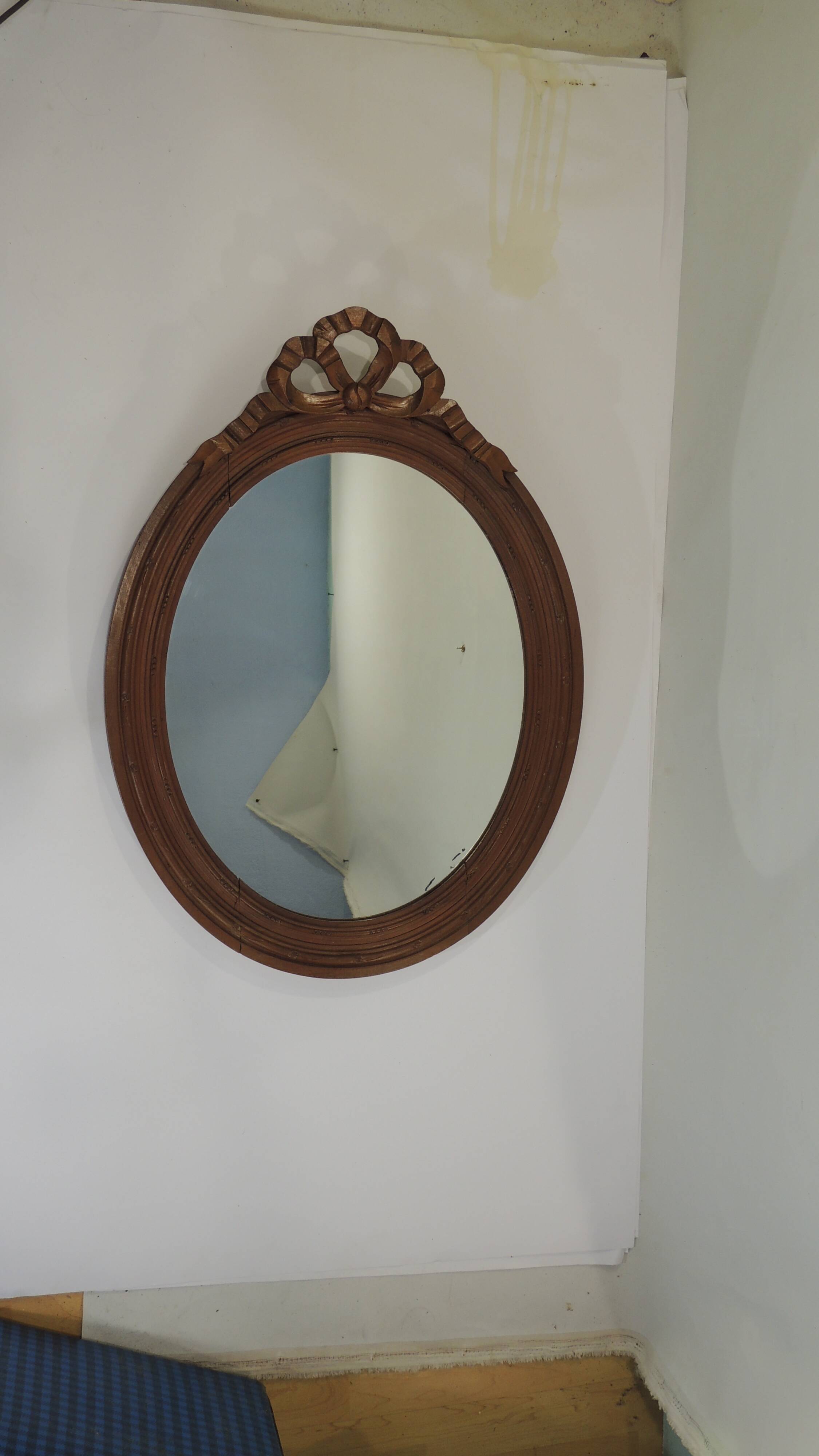 Antique oval mirror in carved wood – Louis XVI style, ribbon bow decoration, mid