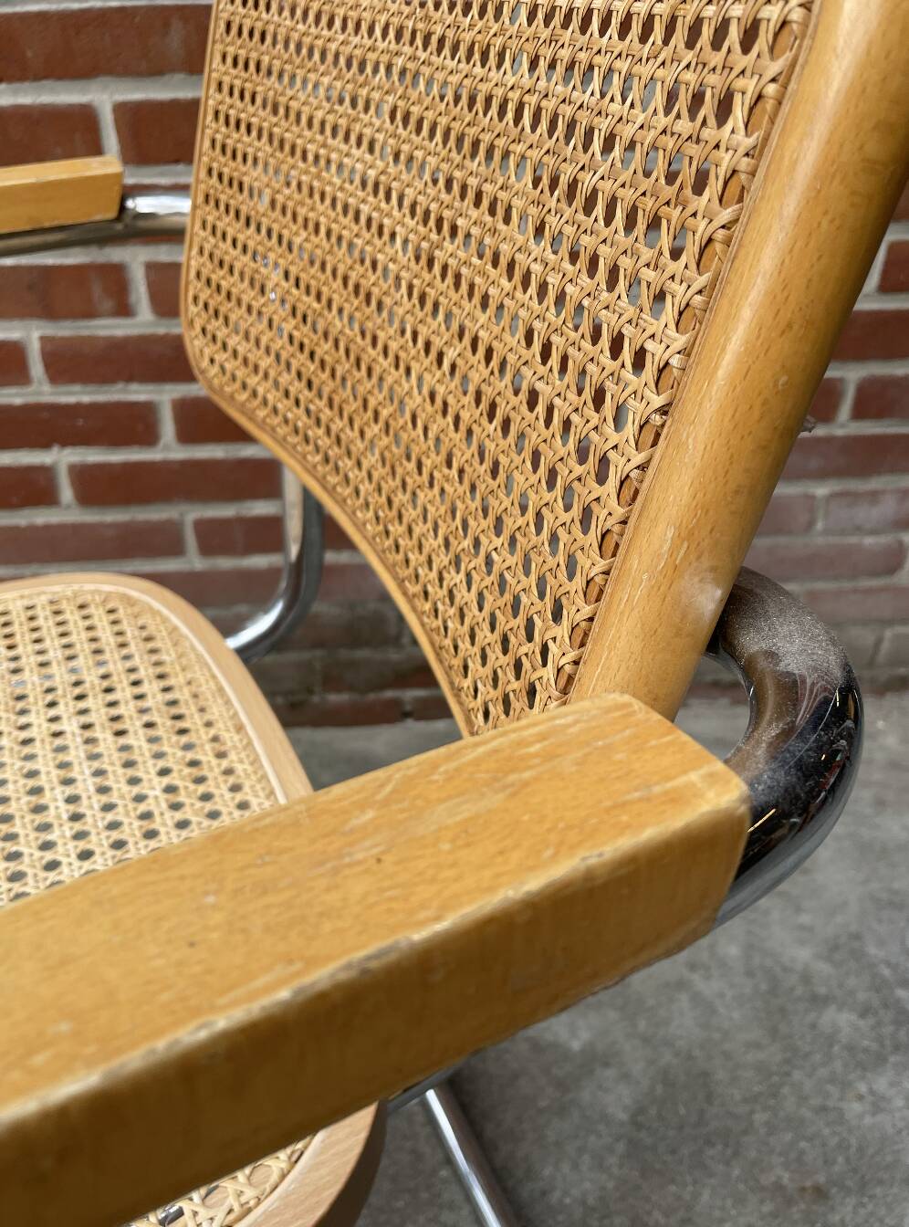 Cesca chair B64 with armrests by Marcel Breuer Design