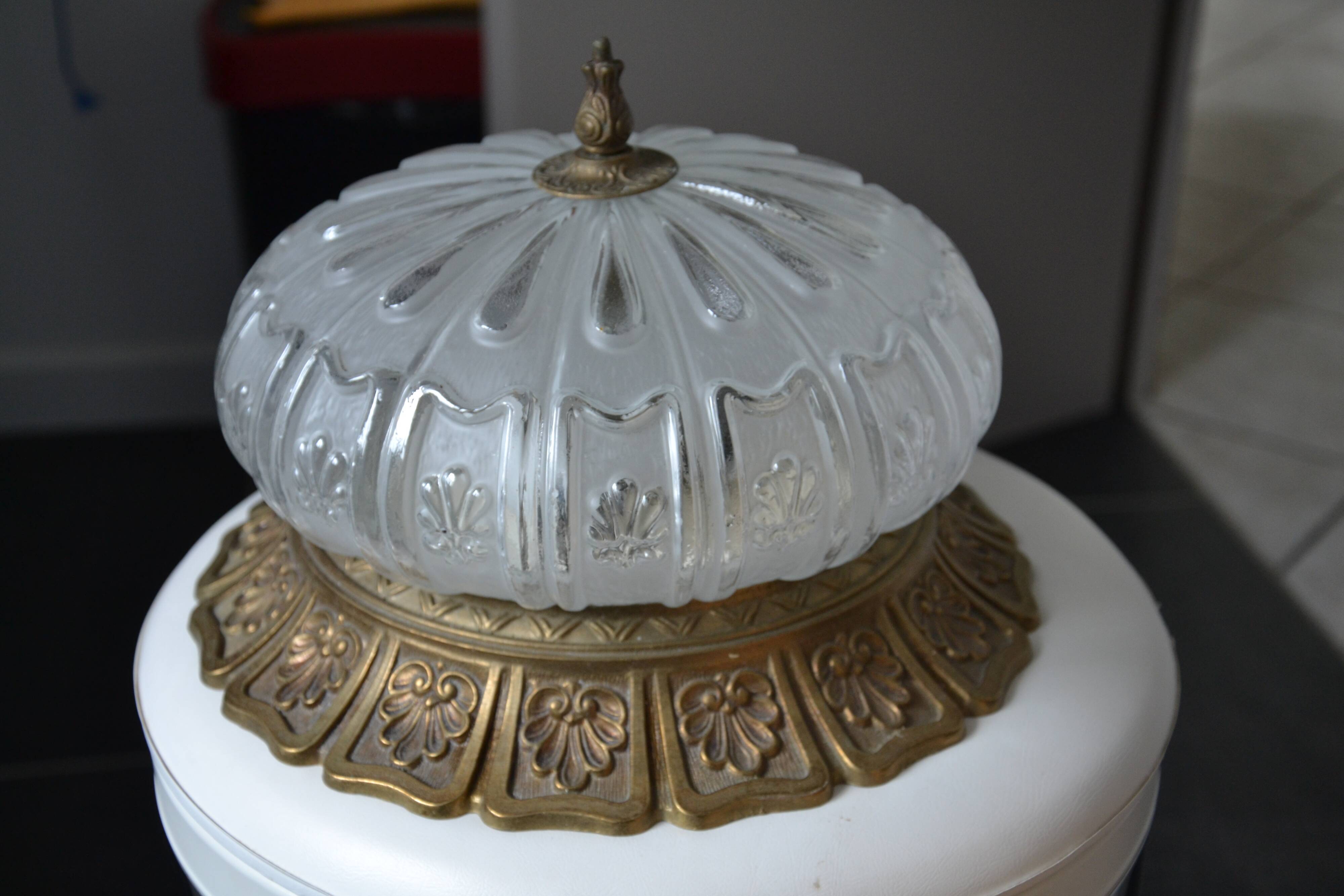 Ceiling light in brass and chiseled glass